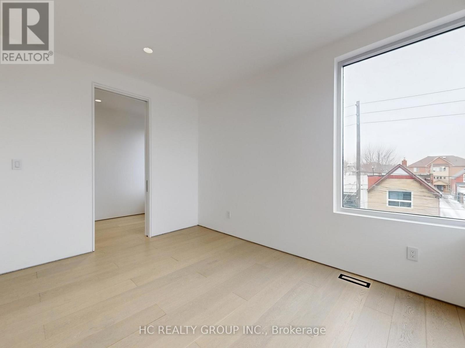 Upper - 899 Dundas Street W, Toronto, Ontario  M6J 1V9 - Photo 22 - C13232360