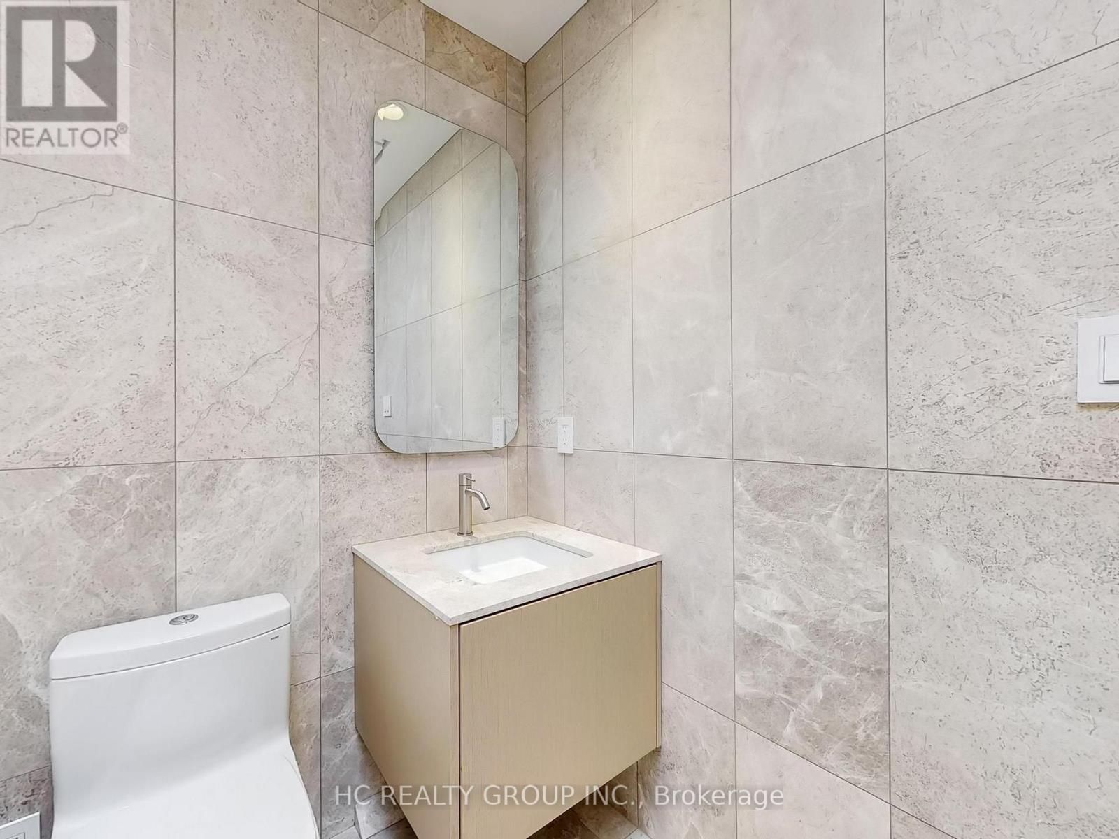 Upper - 899 Dundas Street W, Toronto, Ontario  M6J 1V9 - Photo 24 - C13232360