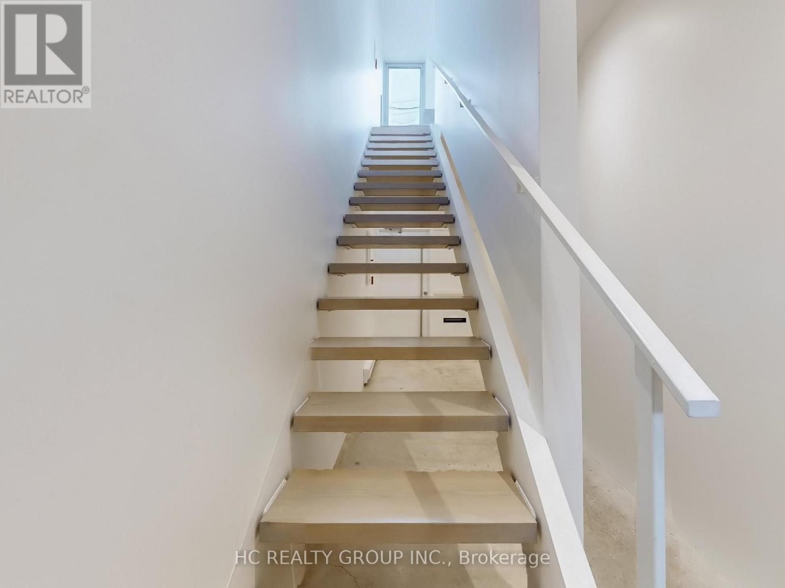 Upper - 899 Dundas Street W, Toronto, Ontario  M6J 1V9 - Photo 3 - C13232360