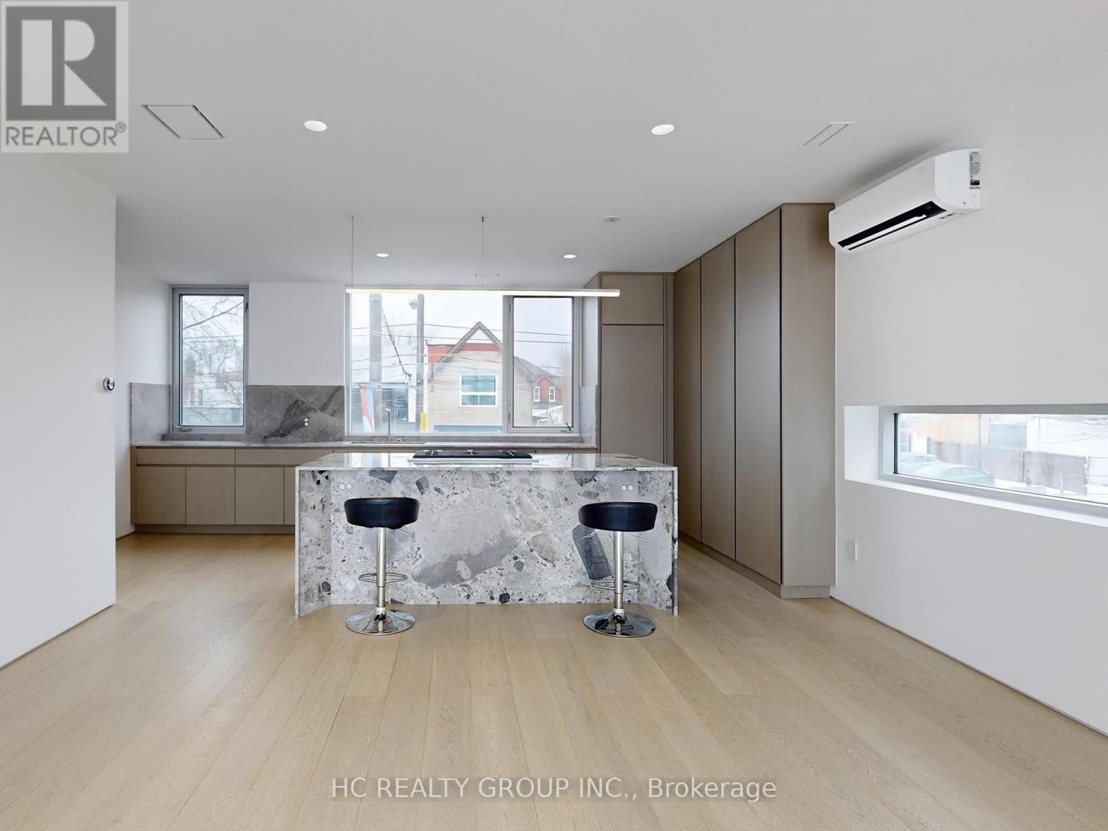 Upper - 899 Dundas Street W, Toronto, Ontario  M6J 1V9 - Photo 5 - C13232360