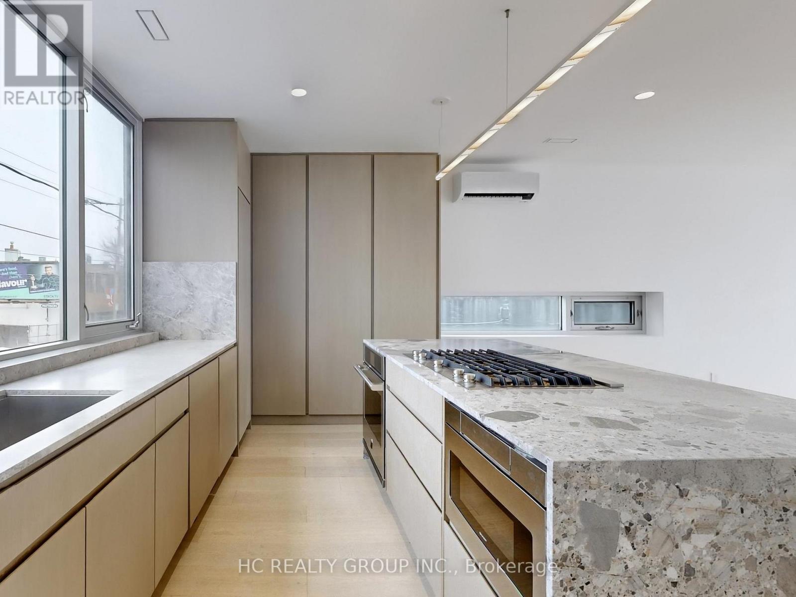 Upper - 899 Dundas Street W, Toronto, Ontario  M6J 1V9 - Photo 6 - C13232360