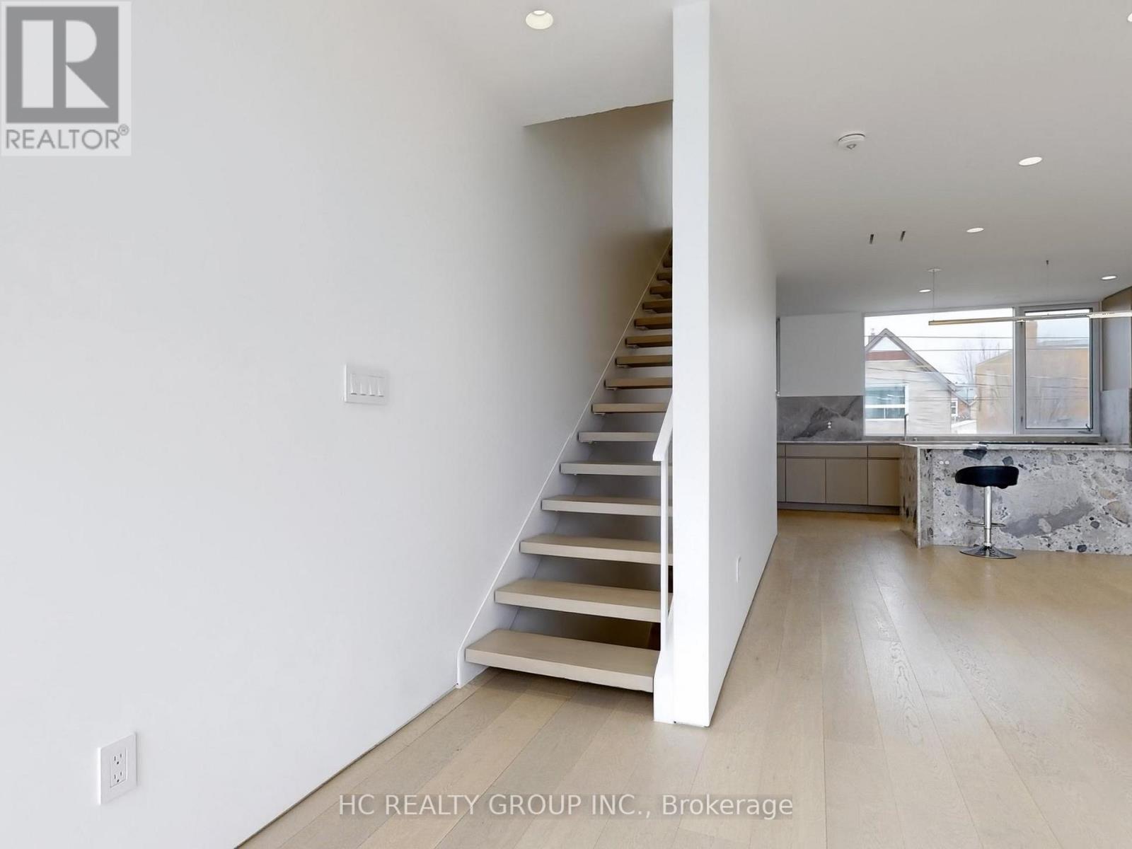 Upper - 899 Dundas Street W, Toronto, Ontario  M6J 1V9 - Photo 8 - C13232360