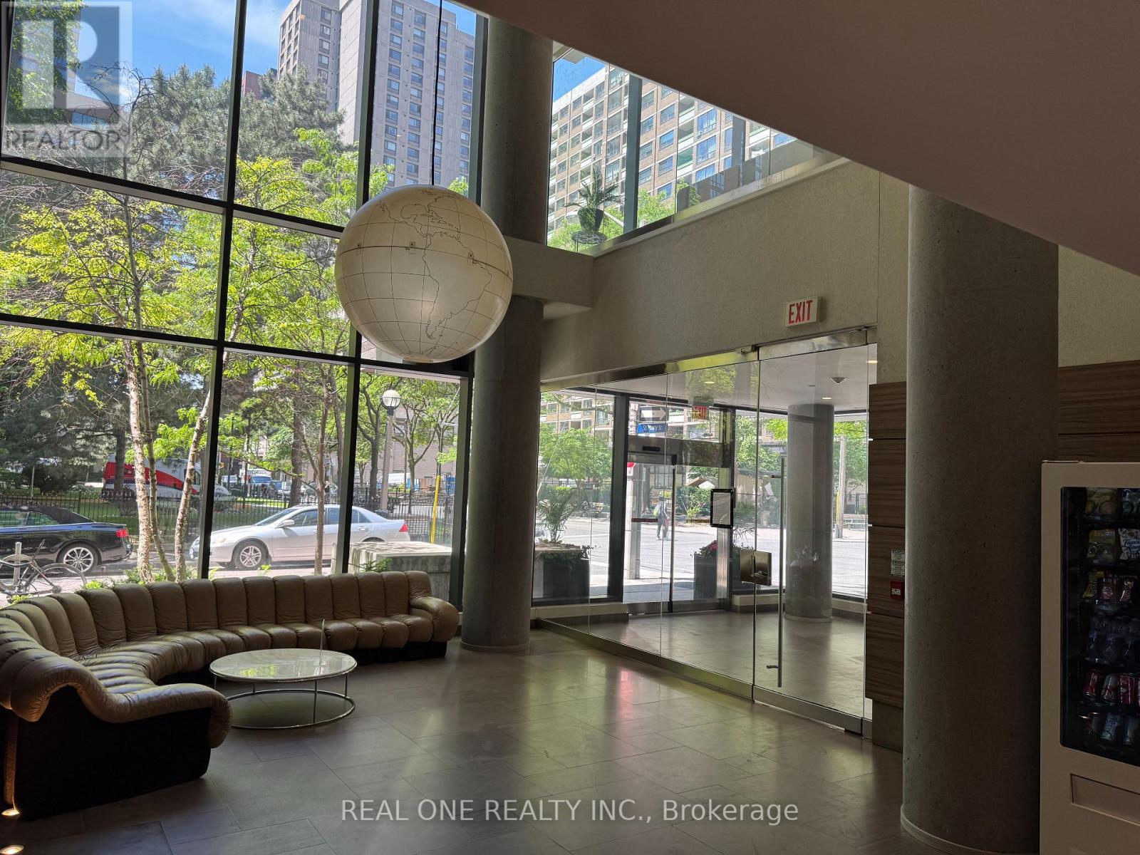 1303 - 75 St Nicholas Street, Toronto, Ontario  M4Y 0A5 - Photo 2 - C13232486
