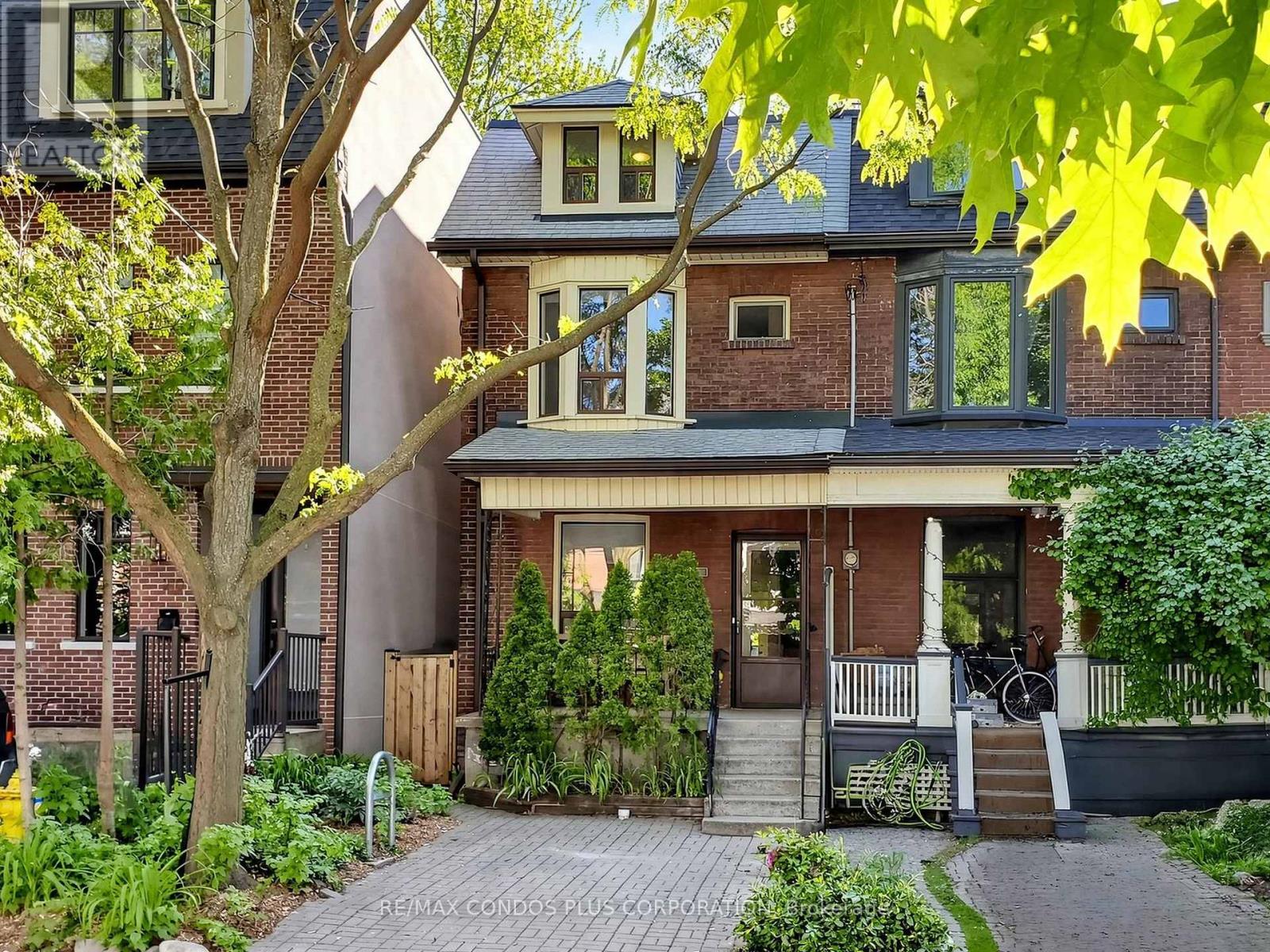 212 Albany Avenue, Toronto, Ontario  M5R 3C6 - Photo 2 - C13232498