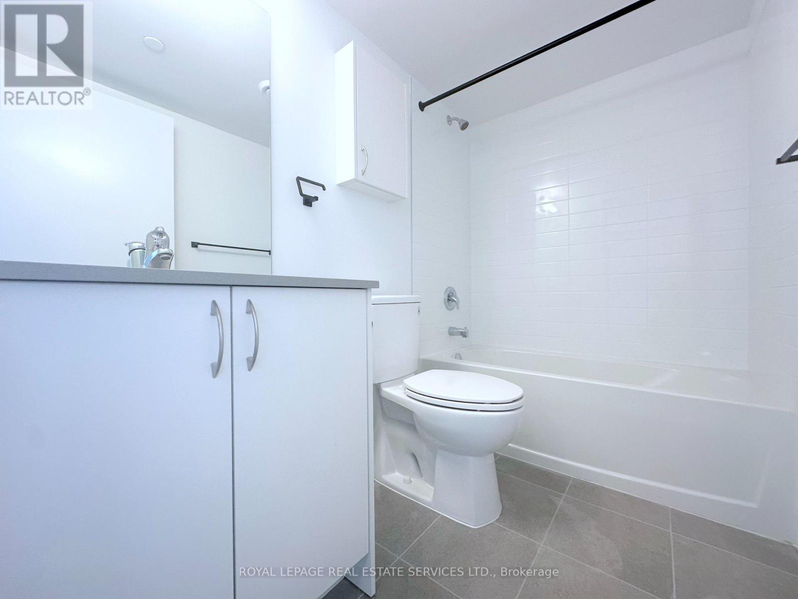 305 - 25 Kitney Drive, Ajax, Ontario  L1S 4S4 - Photo 8 - E13232384