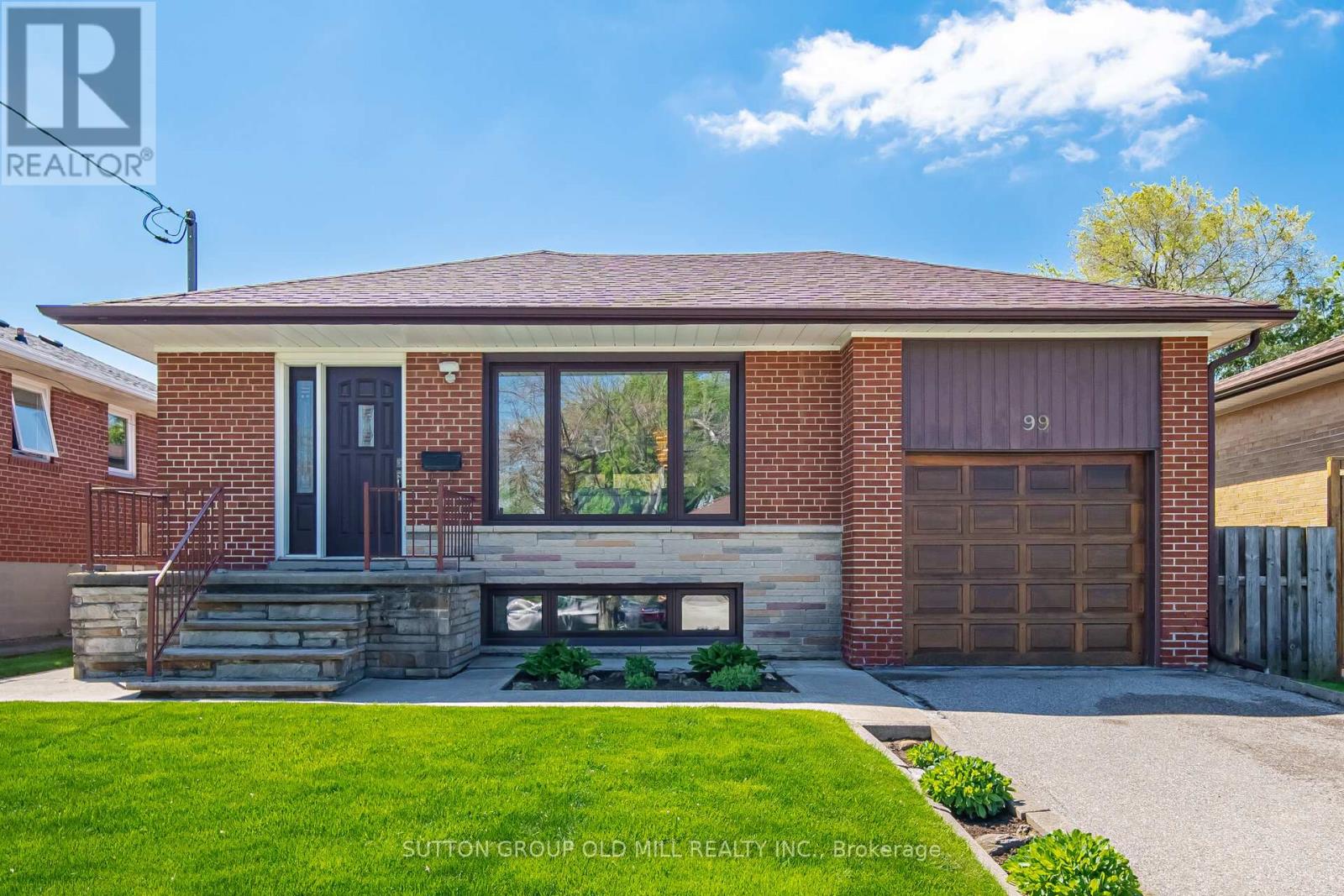 <div class="slider-price">$949,000</div><p>99 Scarden Avenue, Toronto, Ontario</p>