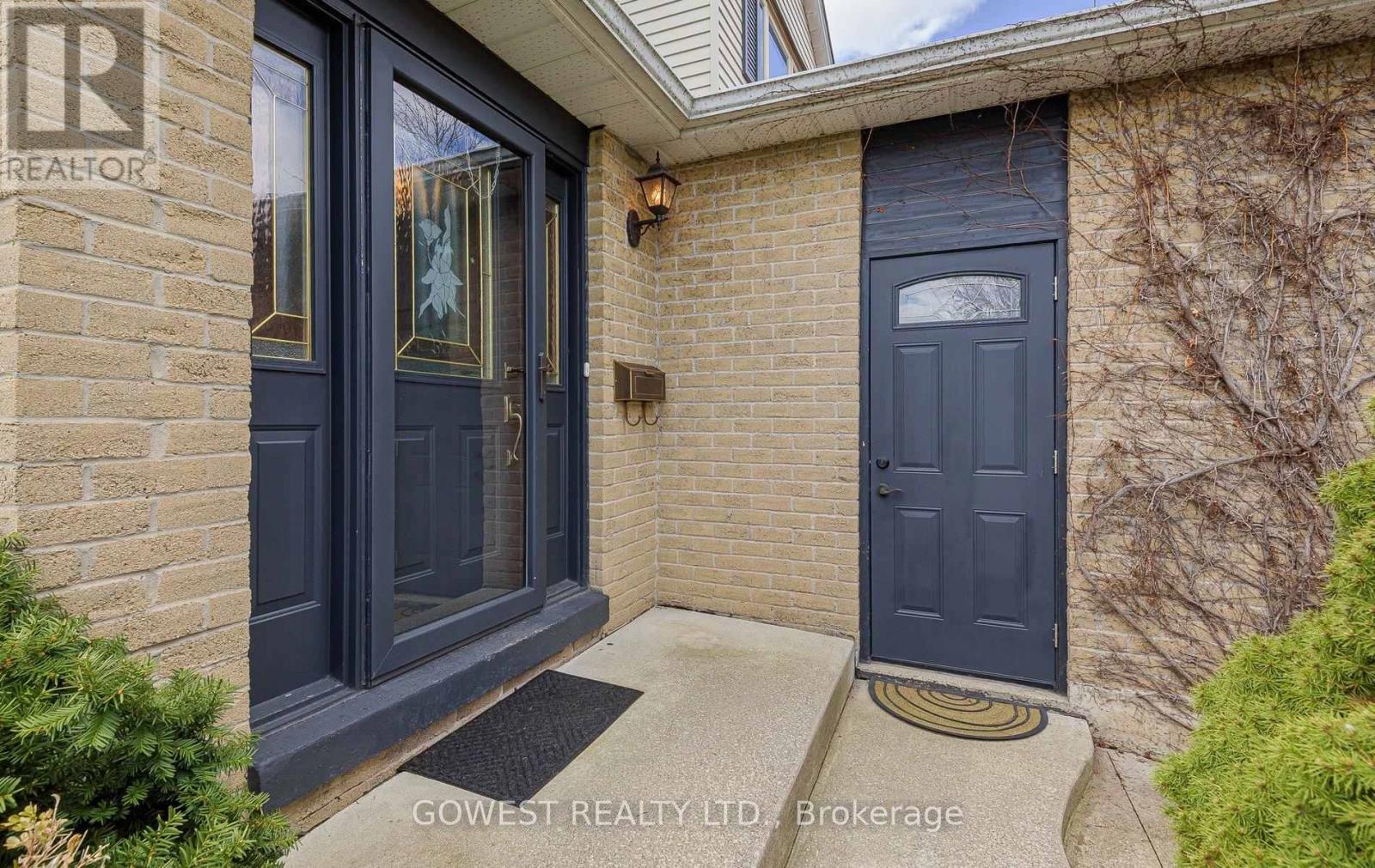 6564 Edenwood Drive, Mississauga, Ontario  L5N 3L7 - Photo 4 - W13232356