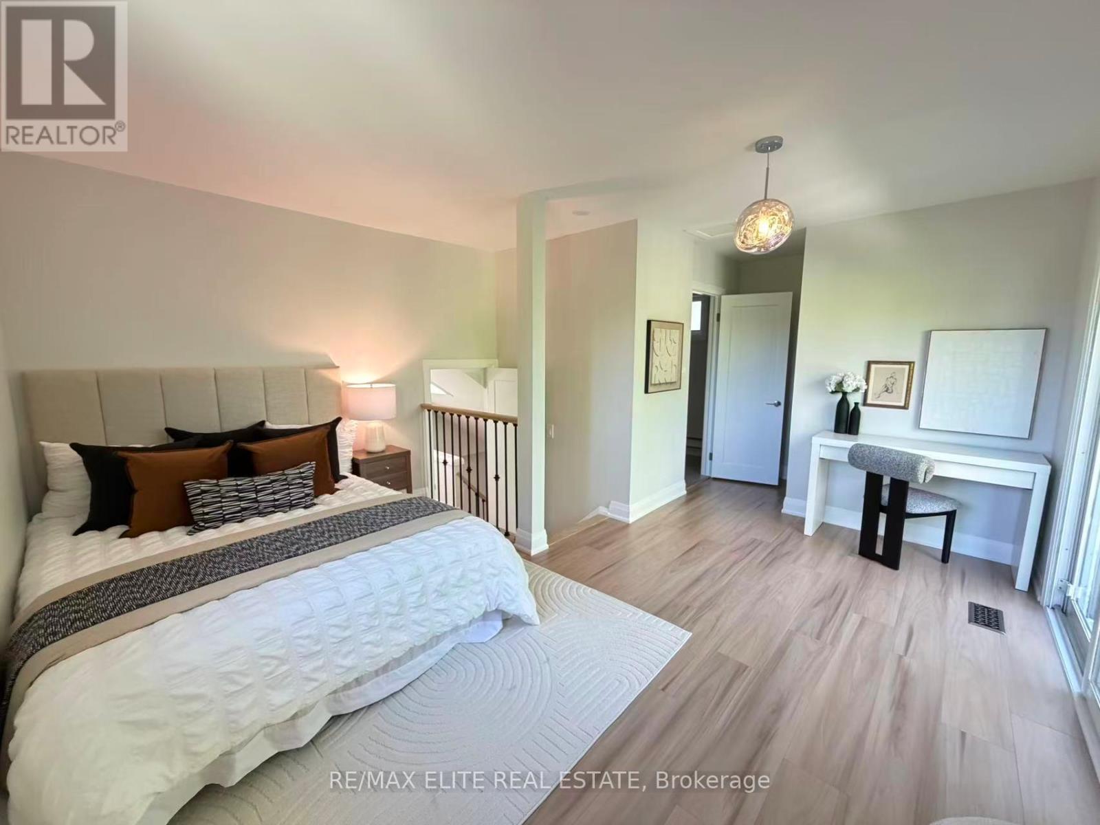 9 Woodford Park Road, Toronto, Ontario  M8Y 3E7 - Photo 3 - W13232440