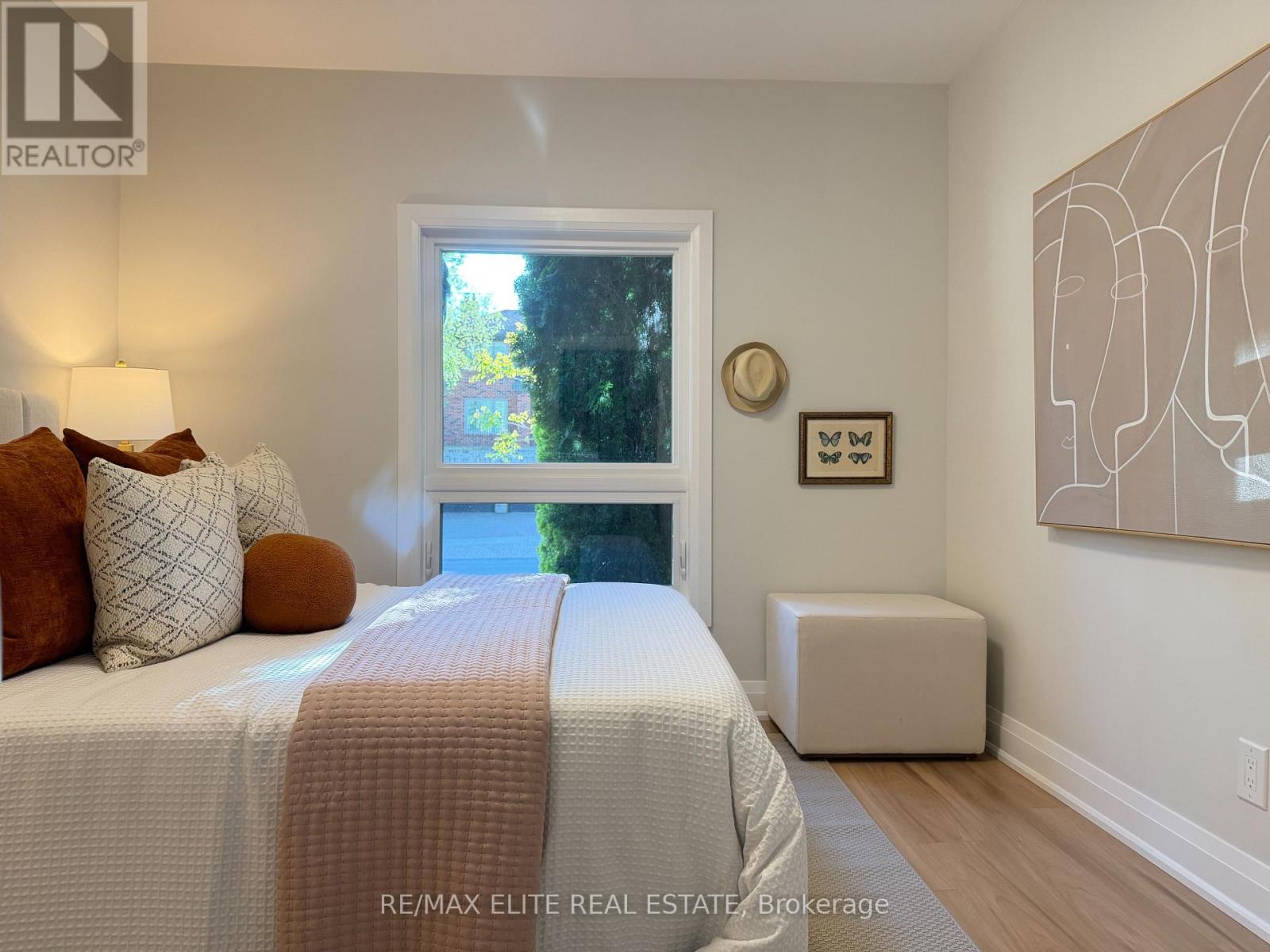 9 Woodford Park Road, Toronto, Ontario  M8Y 3E7 - Photo 4 - W13232440