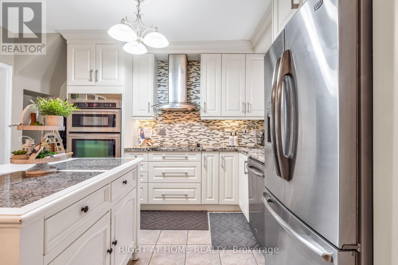 12 Porter Avenue, Toronto, Ontario  M6N 2G9 - Photo 21 - W13232460