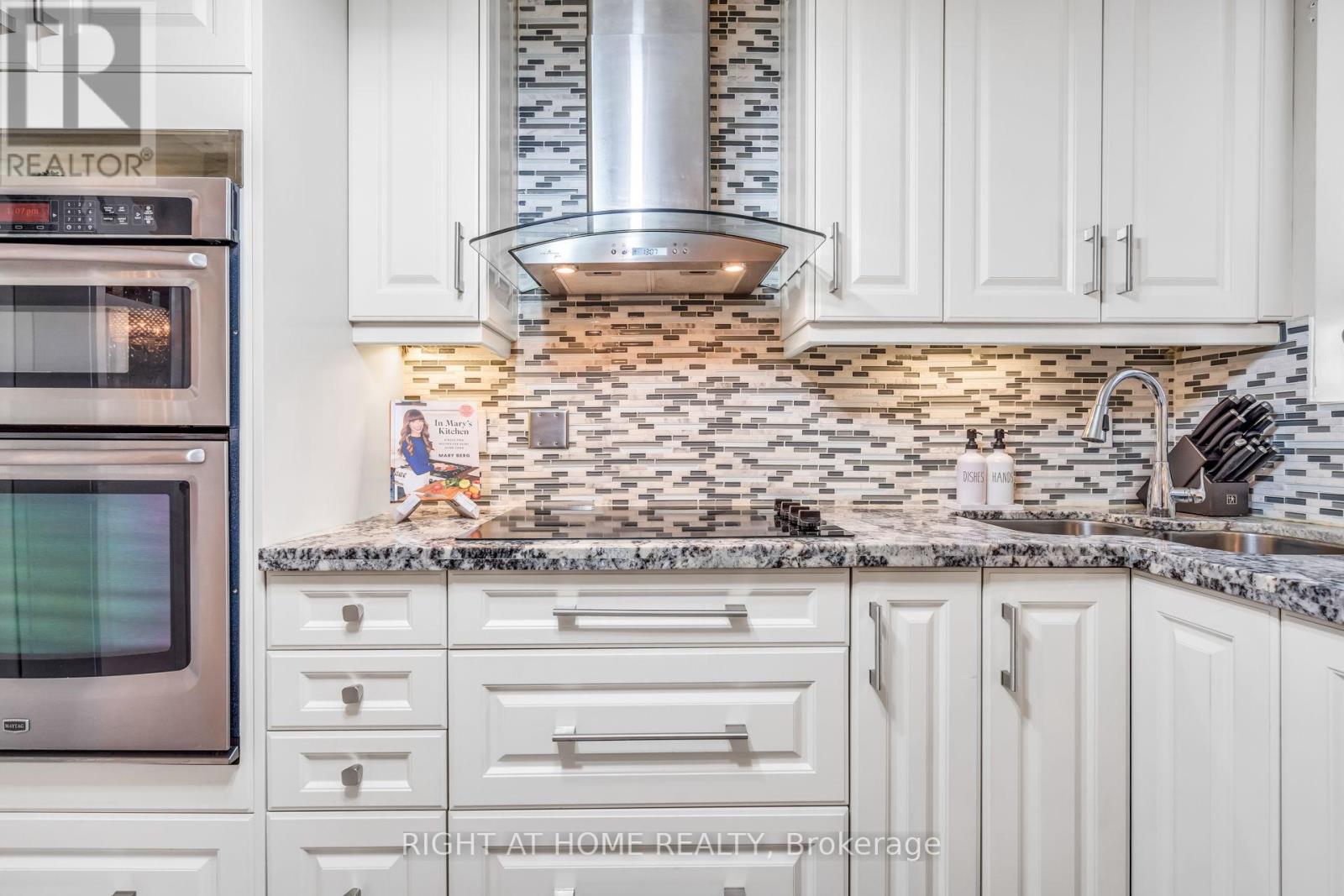 12 Porter Avenue, Toronto, Ontario  M6N 2G9 - Photo 23 - W13232460