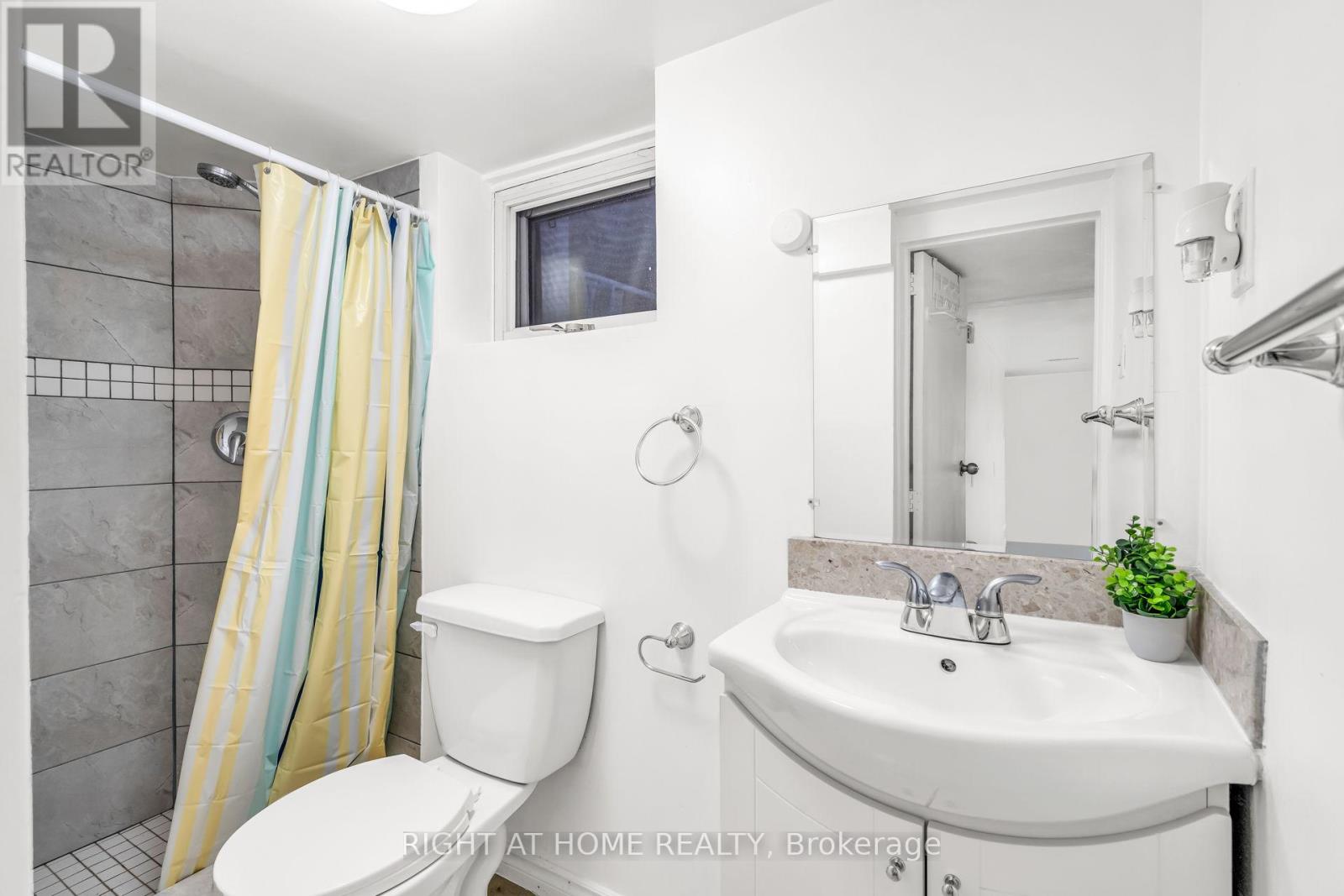 12 Porter Avenue, Toronto, Ontario  M6N 2G9 - Photo 37 - W13232460