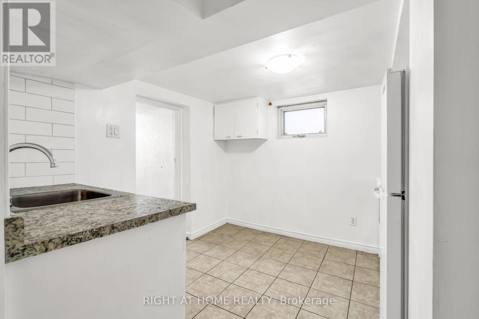 12 Porter Avenue, Toronto, Ontario  M6N 2G9 - Photo 38 - W13232460