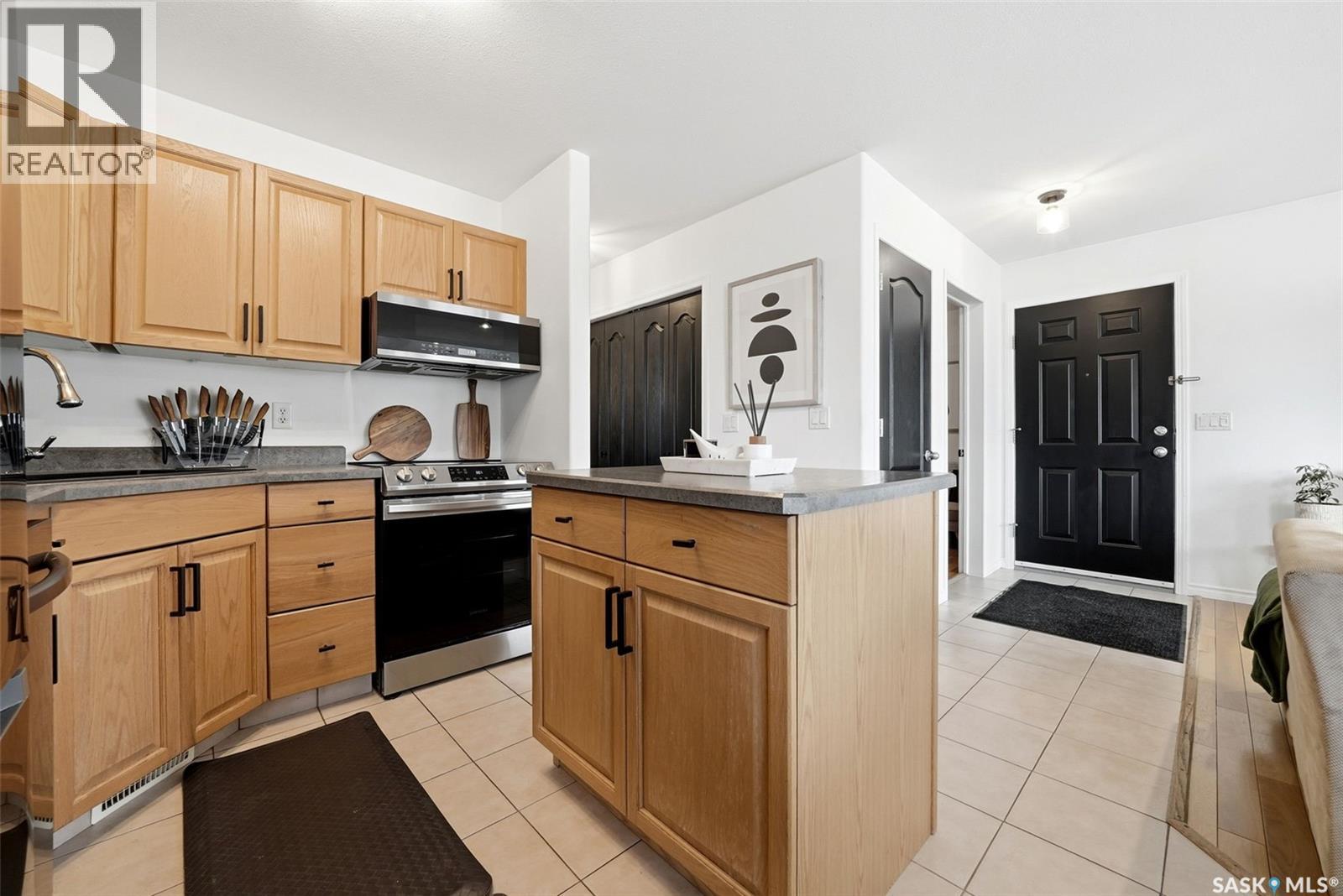 4042 Buckingham Drive, Regina, Saskatchewan  S4V 3A9 - Photo 8 - SK038069