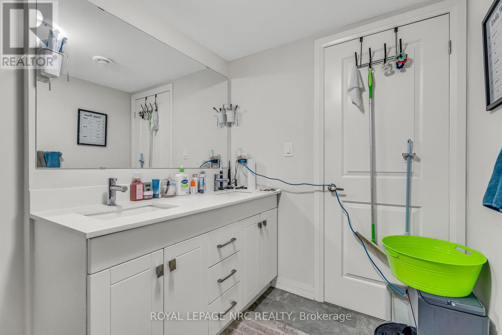 1670 Pleasure Valley Path, Oshawa, Ontario  L1G 0E3 - Photo 42 - E13232694