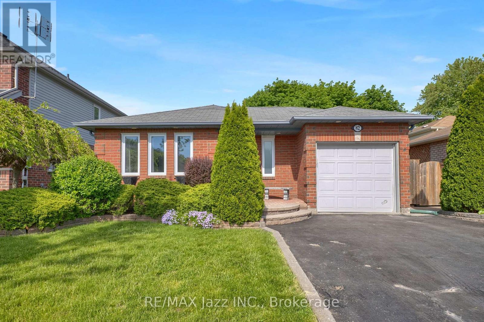 82 Mcmann Crescent N, Clarington, Ontario  L1E 2W9 - Photo 2 - E13232676
