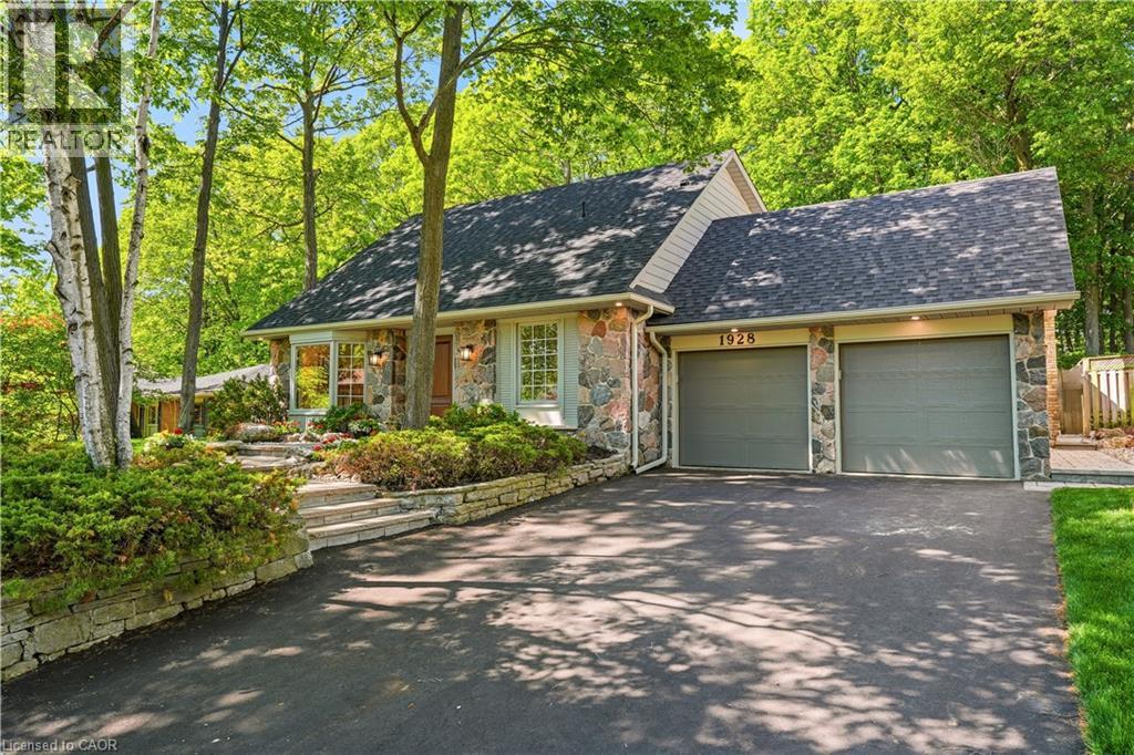 1928 Four Seasons Drive, Burlington, Ontario  L7P 2Y1 - Photo 1 - 40836157