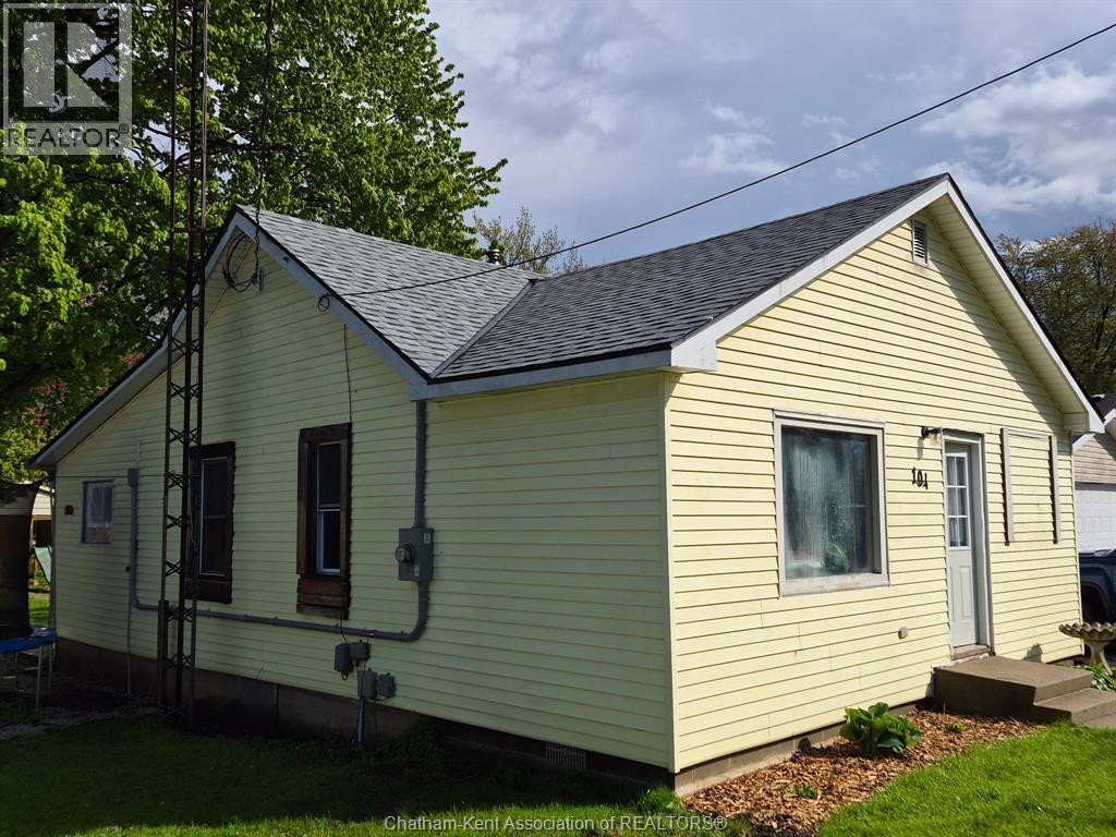 MLS# 26005695: 104 Stanley STREET, Blenheim, Canada
