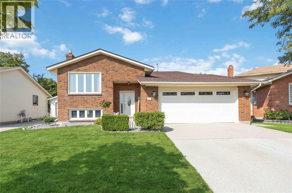 222 THAMES CRESCENT, Sarnia, Ontario