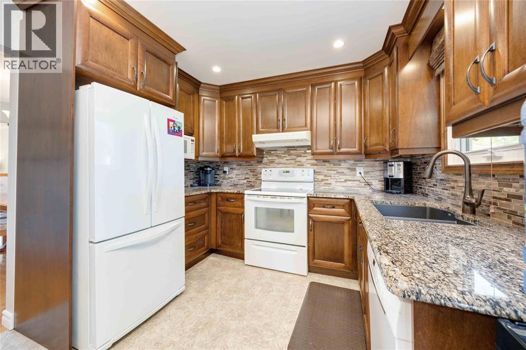 222 Thames Crescent, Sarnia, Ontario  N7S 5C9 - Photo 11 - 26012494