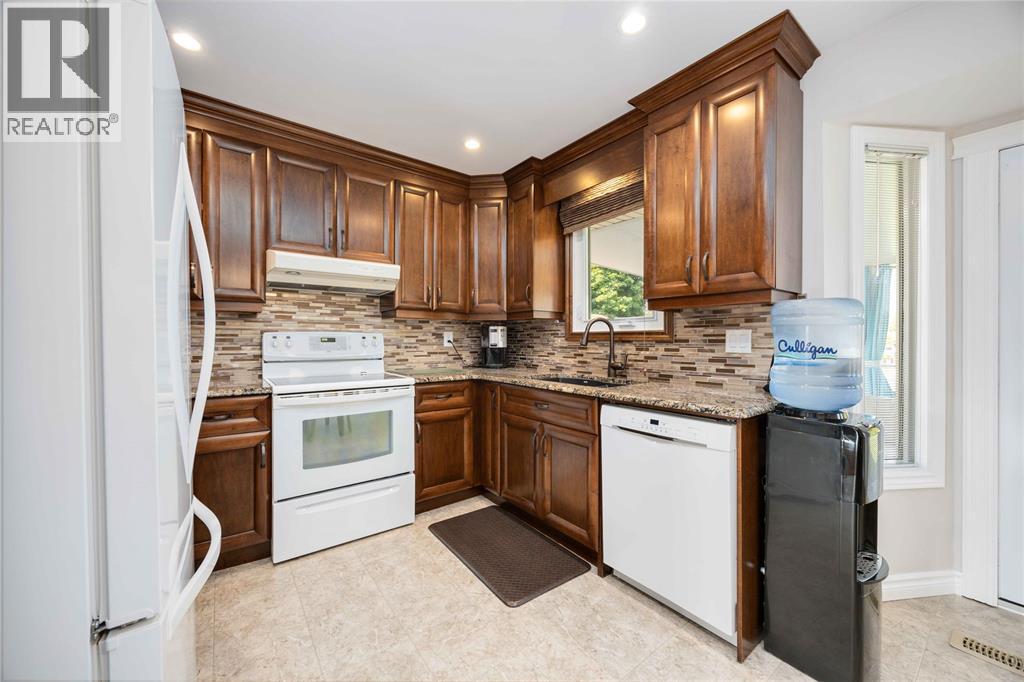 222 Thames Crescent, Sarnia, Ontario  N7S 5C9 - Photo 12 - 26012494
