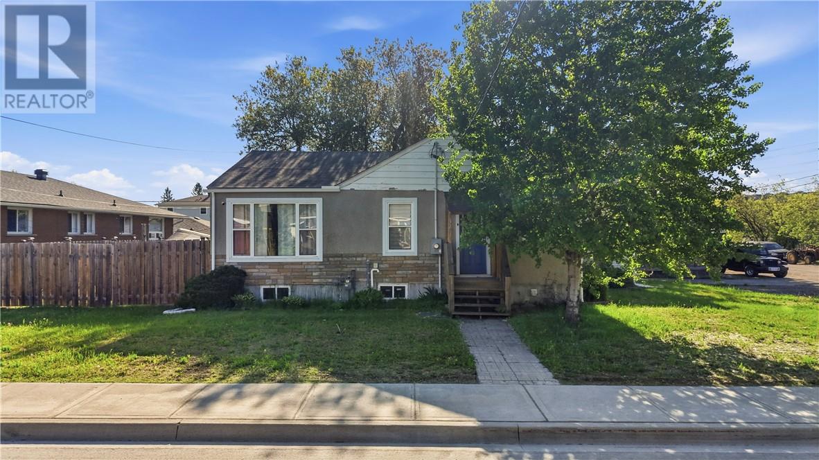 32 Dean Avenue, Sudbury, Ontario  P3C 3B9 - Photo 1 - 2128277