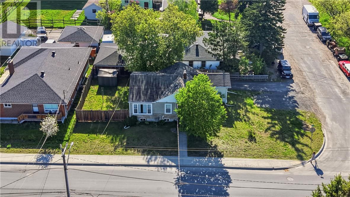 32 Dean Avenue, Sudbury, Ontario  P3C 3B9 - Photo 3 - 2128277