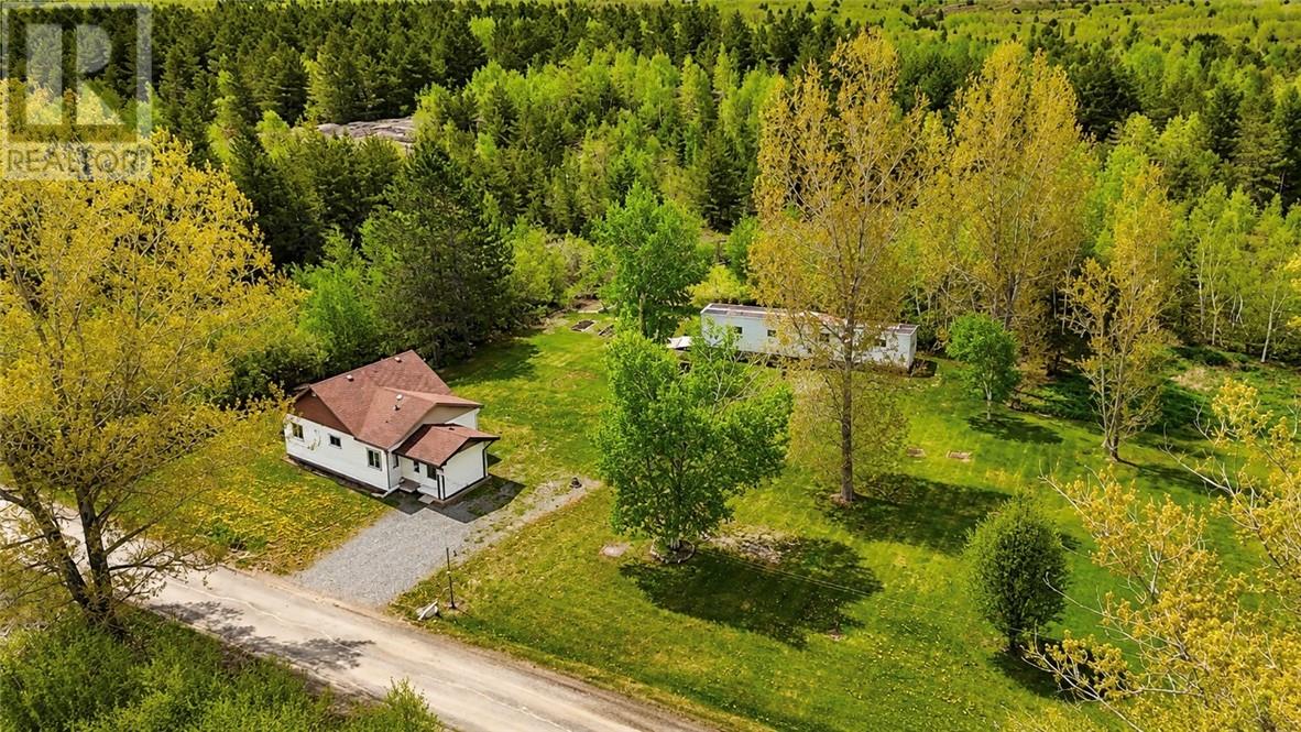 15 Chisholm, Sudbury, Ontario  P0M 1M0 - Photo 3 - 2128246