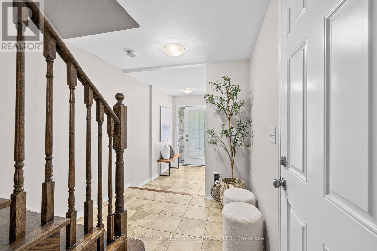17 Edison Way, Whitby, Ontario  L1R 0J9 - Photo 4 - E13232648