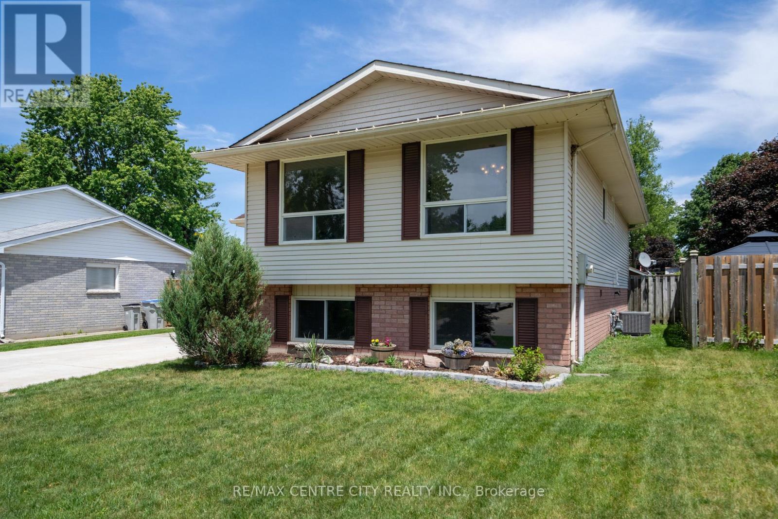 25 Pearson Avenue, Strathroy-Caradoc, Ontario  N7G 3Y1 - Photo 4 - X13233092