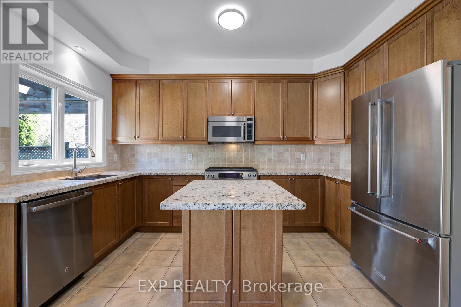 16 Haverhill Terrace, Aurora, Ontario  L4G 7R7 - Photo 10 - N13232526