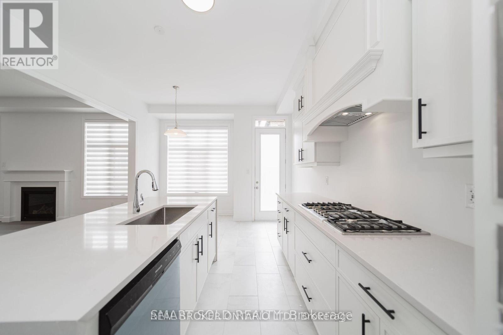 6 Azure Drive, Markham, Ontario  L6C 3M5 - Photo 2 - N13232560