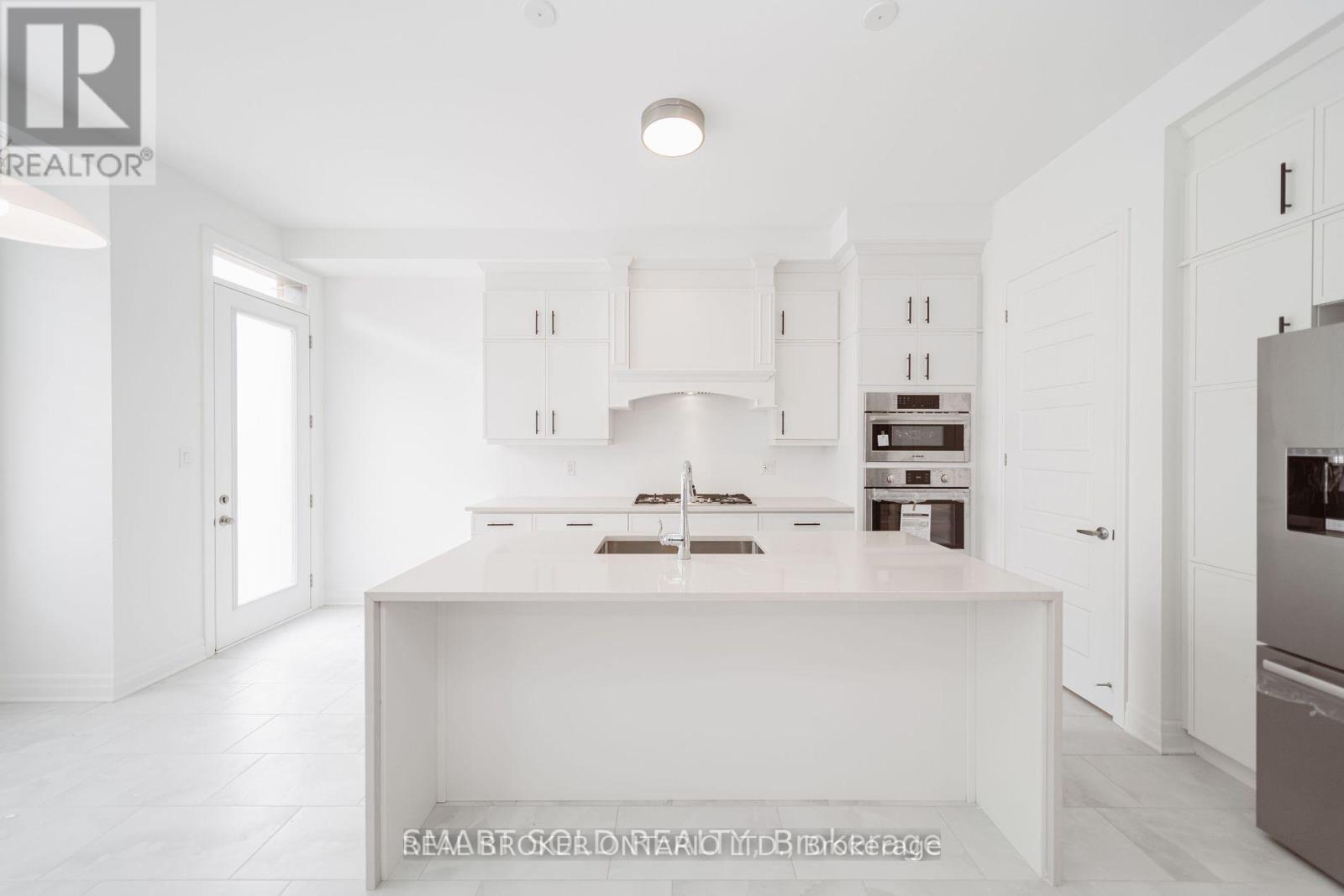 6 Azure Drive, Markham, Ontario  L6C 3M5 - Photo 3 - N13232560