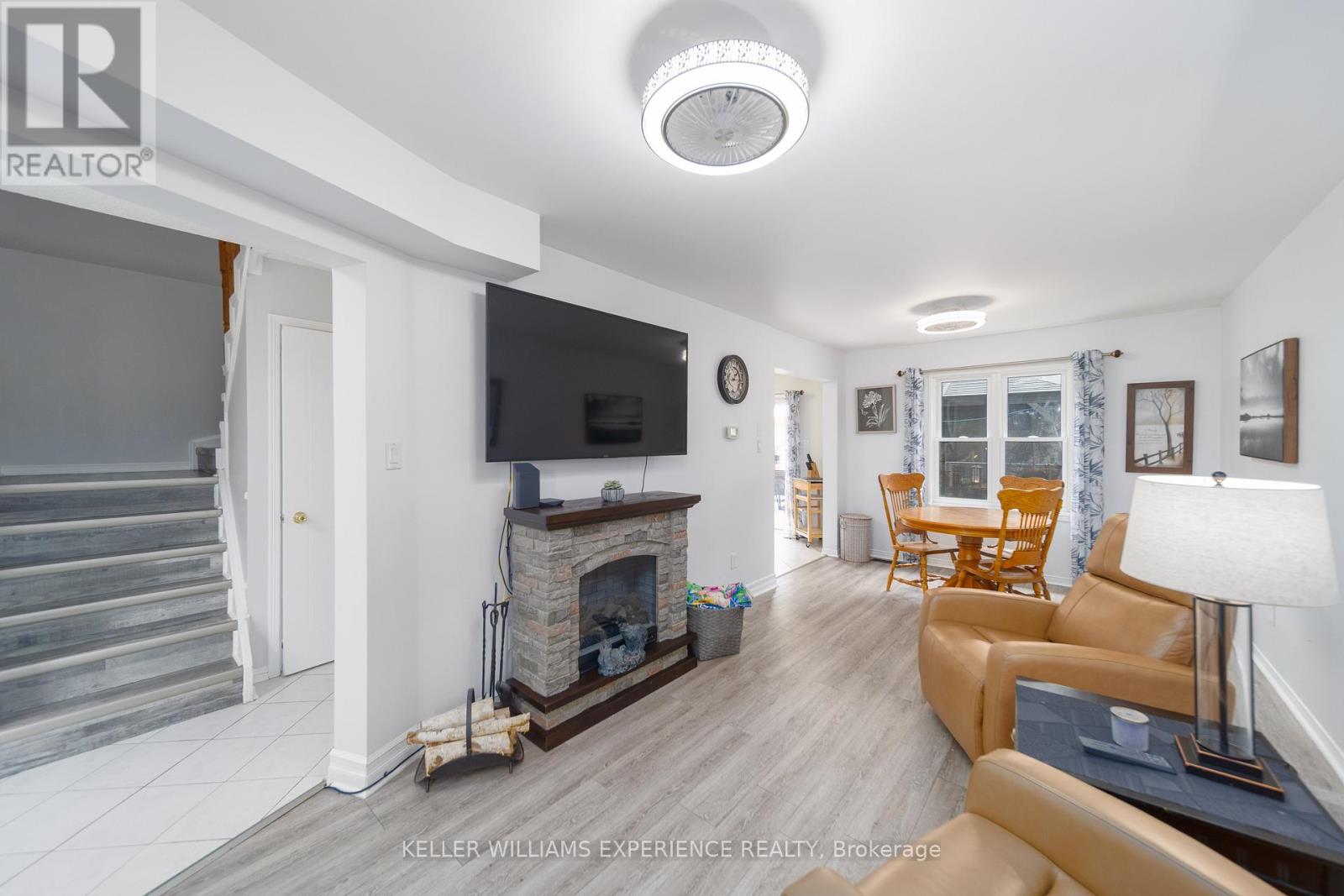 93 Athabaska Road, Barrie (Holly), Ontario  L4N 8E9 - Photo 4 - S13232606