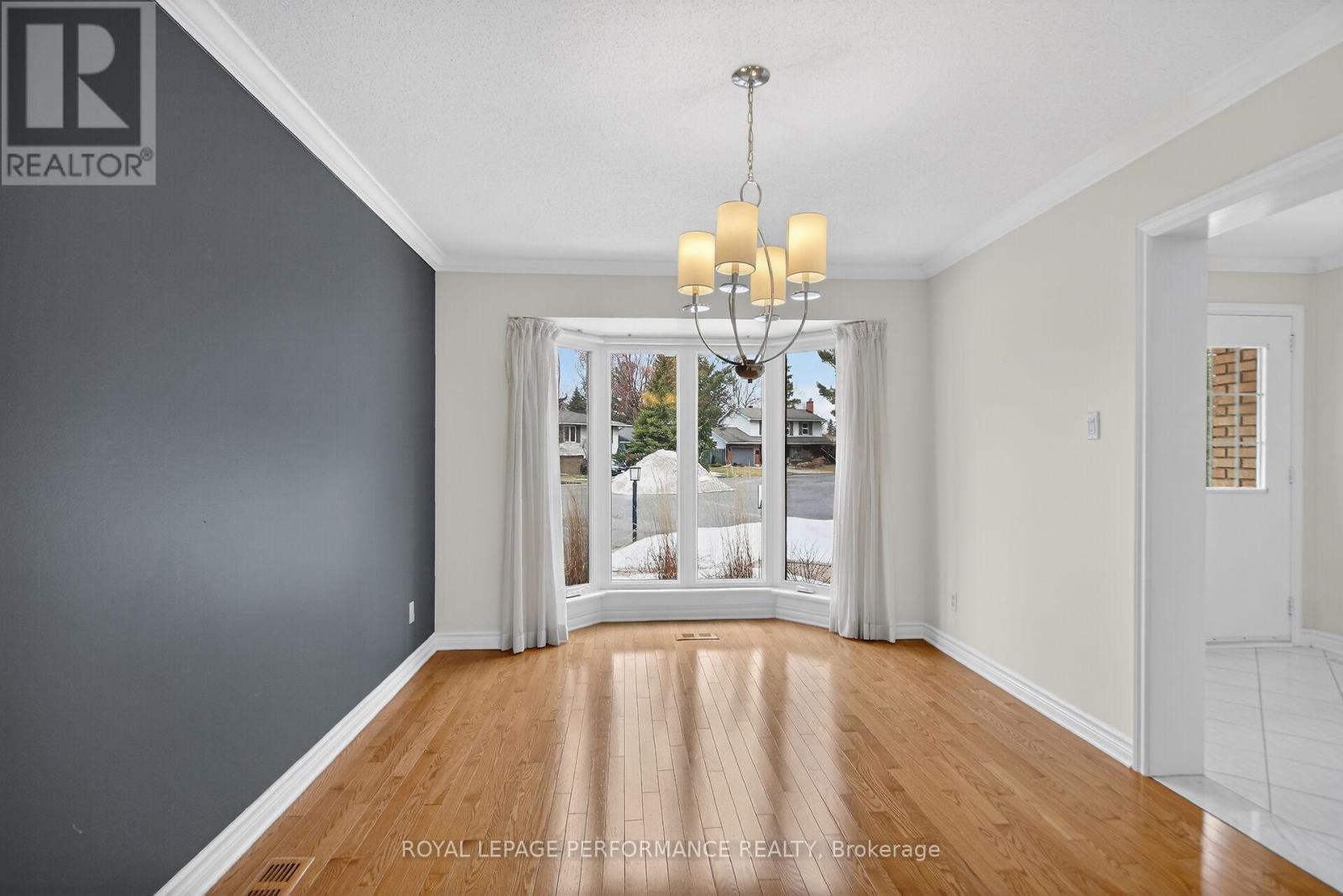 15 Hallowell Court, Ottawa, Ontario  K2H 8N4 - Photo 5 - X13232724