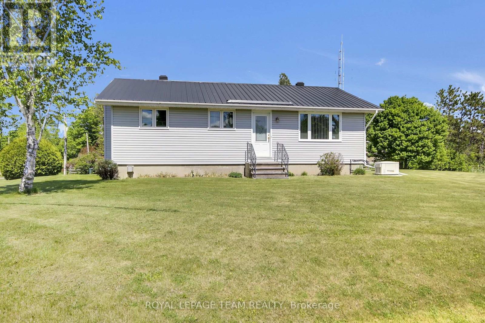 929 Munro Drive, Mcnab/braeside, Ontario  K7S 3G8 - Photo 4 - X13232878