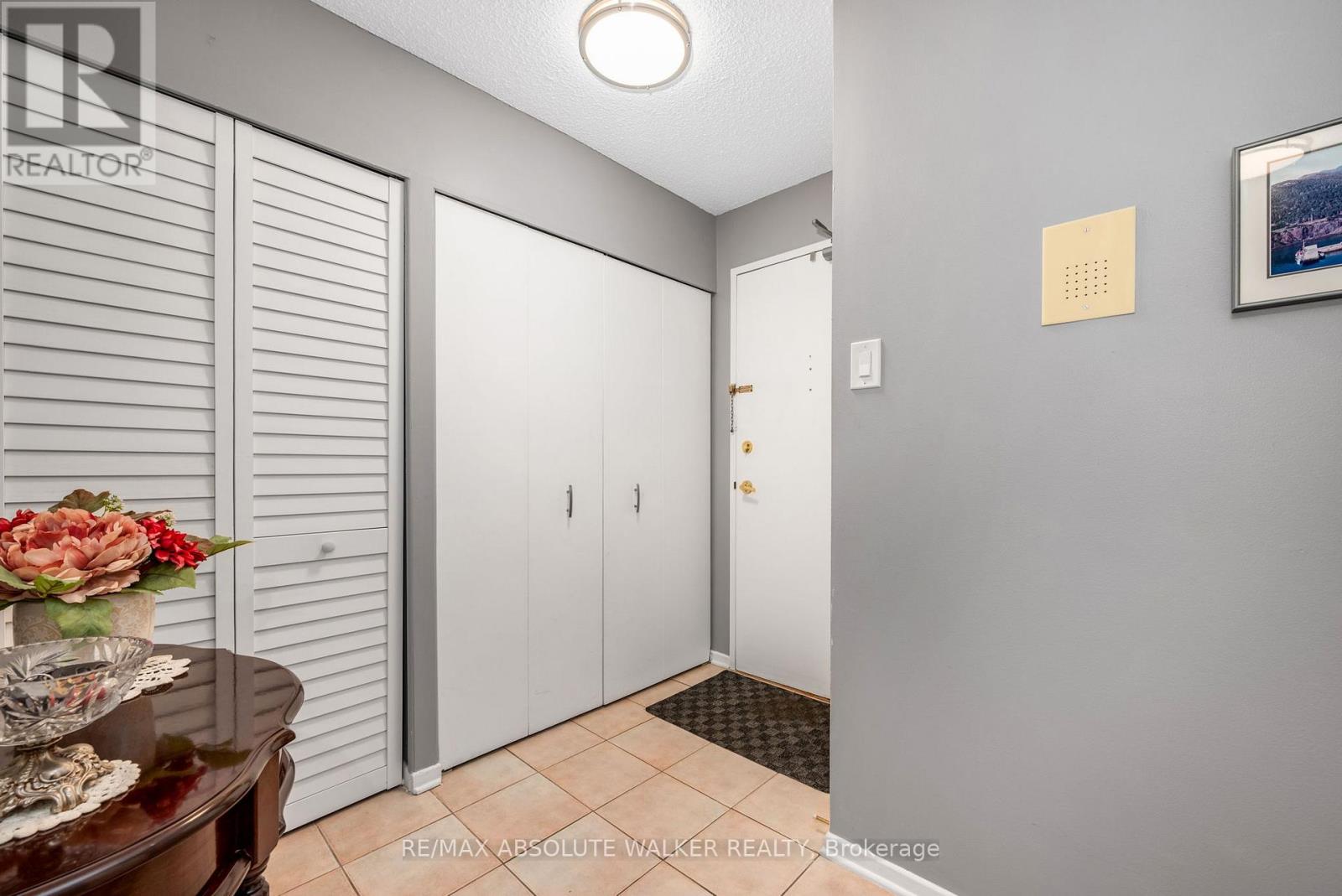 1604 - 158c Mcarthur Avenue, Ottawa, Ontario  K1L 8E7 - Photo 3 - X13233158