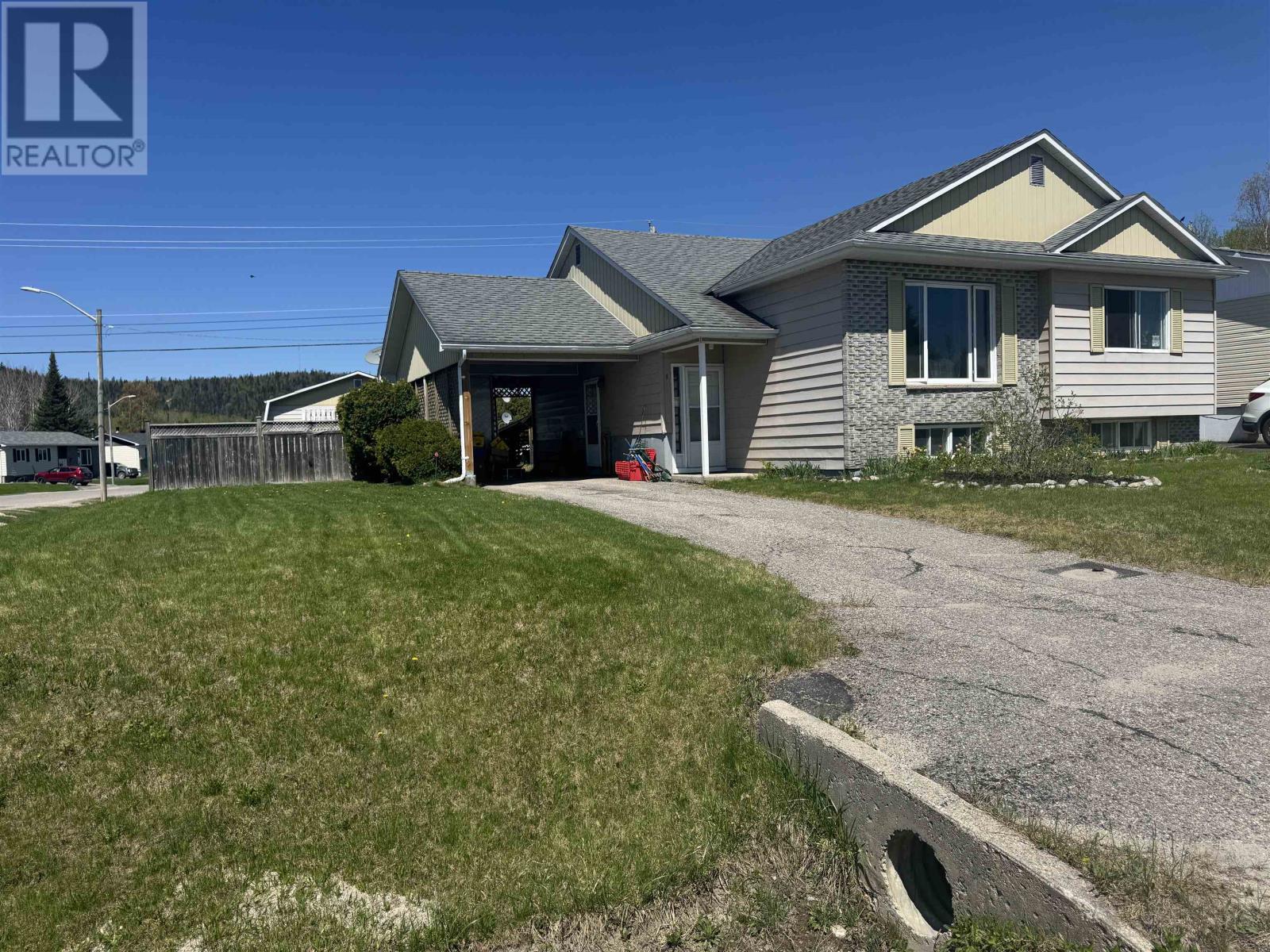 1 Wendego Street, Manitouwadge, Ontario  P0T 2C0 - Photo 2 - TB2601335