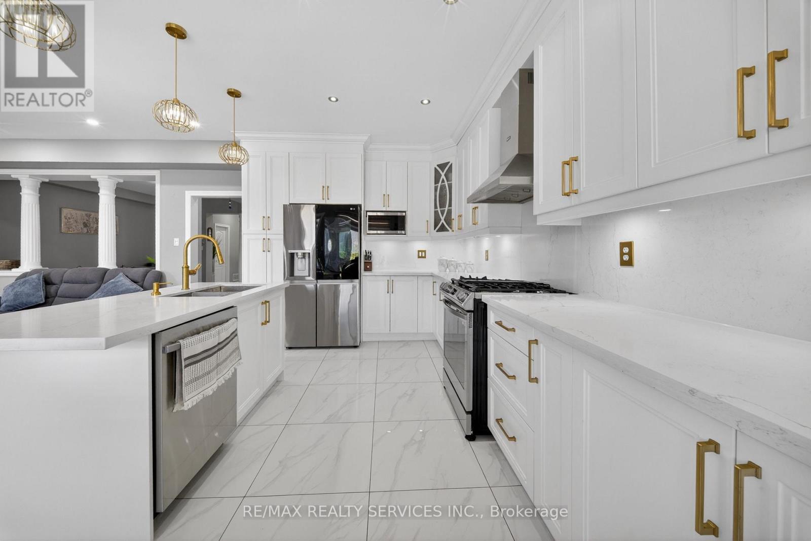 98 Saffron Crescent, Brampton, Ontario  L6S 6H8 - Photo 18 - W13232582