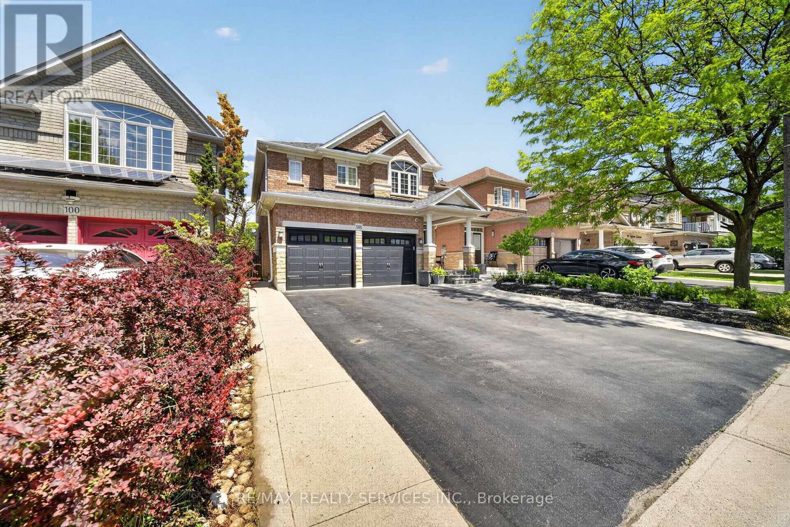 98 Saffron Crescent, Brampton, Ontario  L6S 6H8 - Photo 2 - W13232582