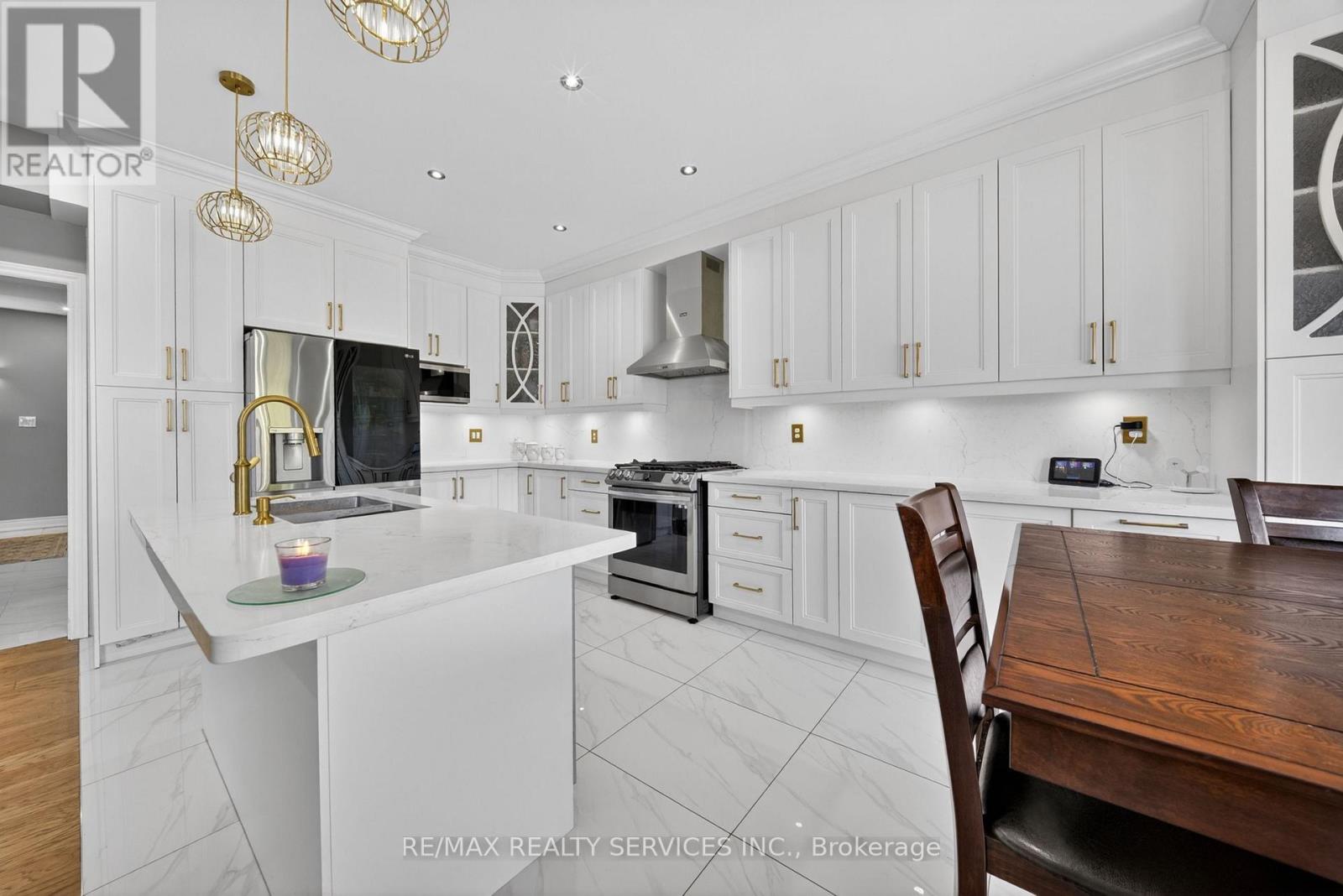 98 Saffron Crescent, Brampton, Ontario  L6S 6H8 - Photo 20 - W13232582