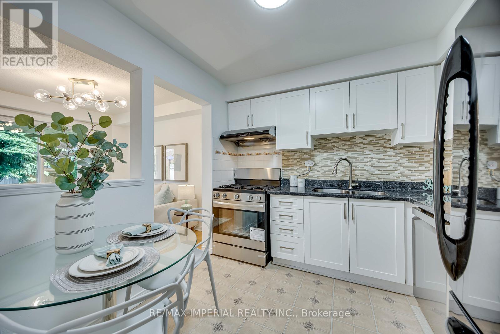 26 - 833 Scollard Court, Mississauga, Ontario  L5V 2B4 - Photo 17 - W13232594