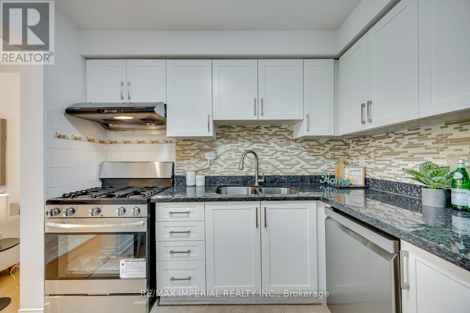 26 - 833 Scollard Court, Mississauga, Ontario  L5V 2B4 - Photo 18 - W13232594