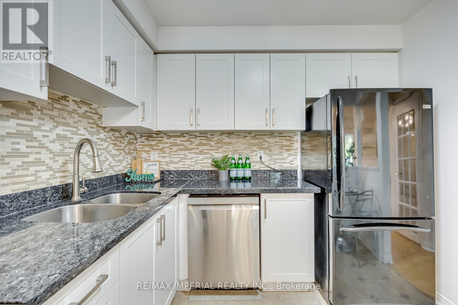 26 - 833 Scollard Court, Mississauga, Ontario  L5V 2B4 - Photo 19 - W13232594