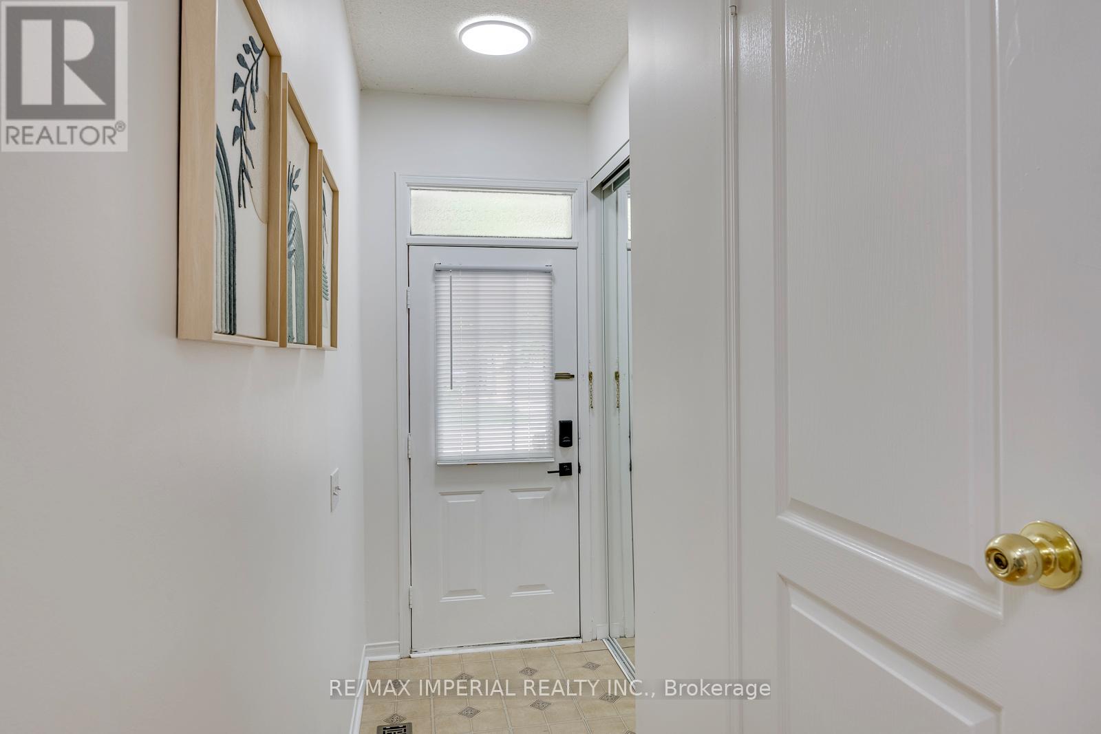 26 - 833 Scollard Court, Mississauga, Ontario  L5V 2B4 - Photo 4 - W13232594