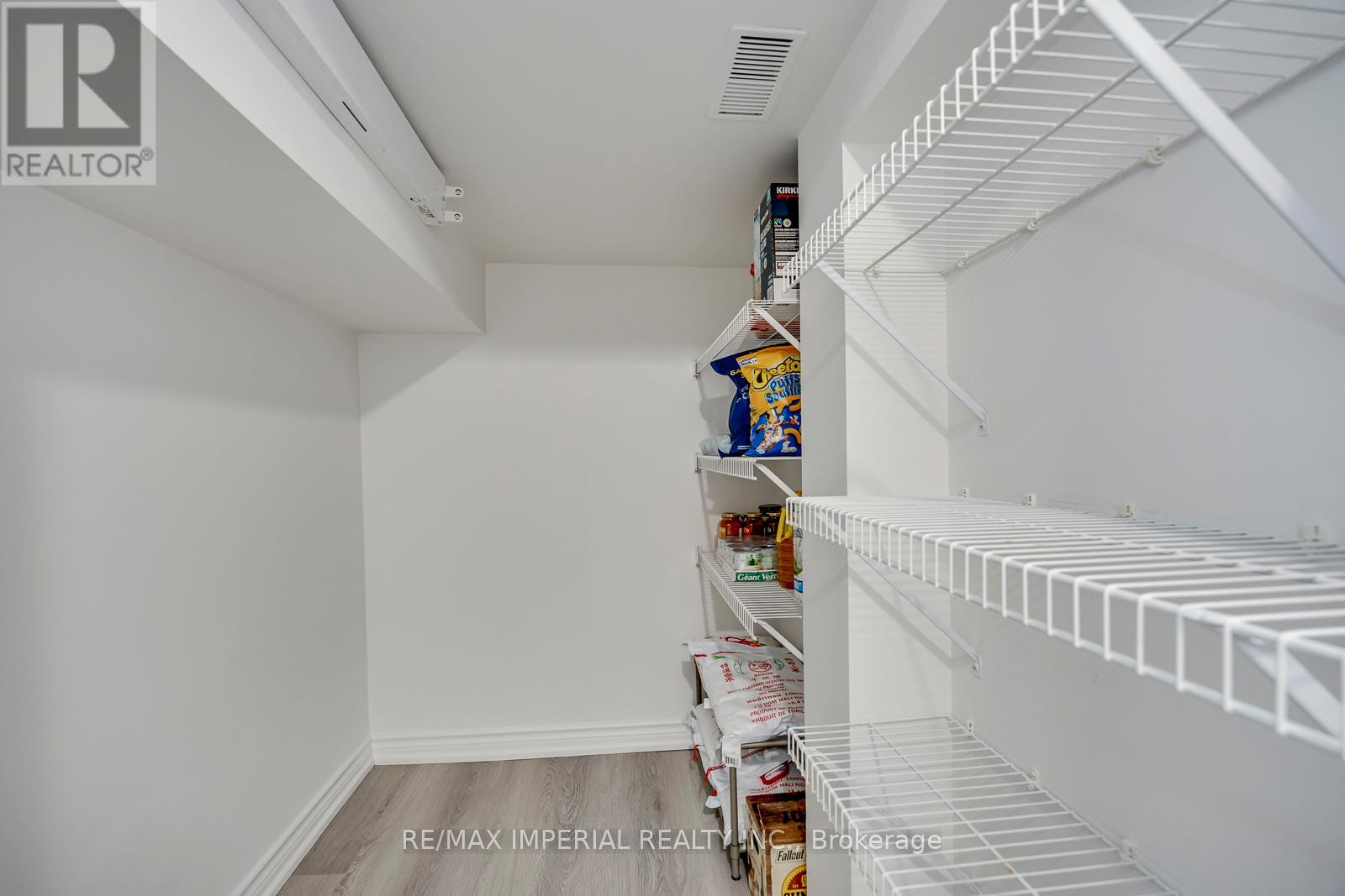 26 - 833 Scollard Court, Mississauga, Ontario  L5V 2B4 - Photo 42 - W13232594
