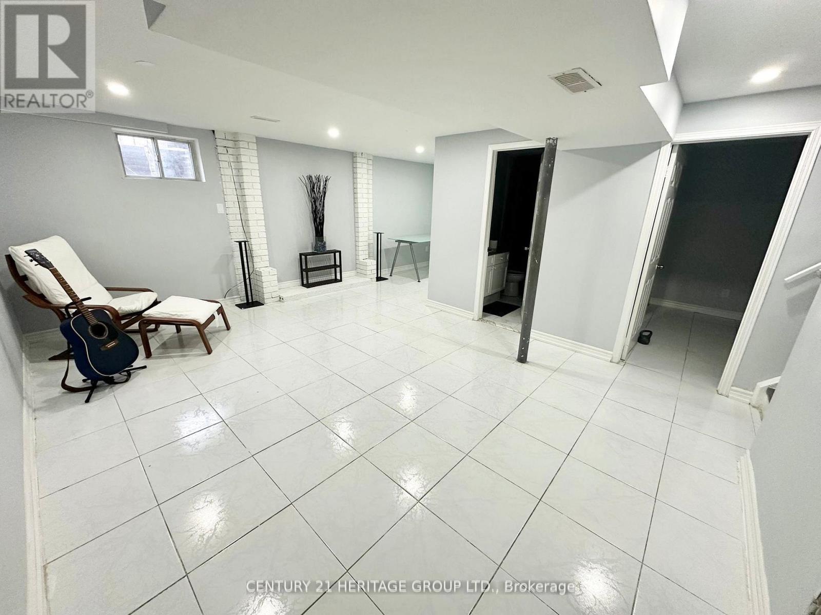 Lower - 32 Histon Crescent, Brampton, Ontario  L6V 3R1 - Photo 4 - W13232608