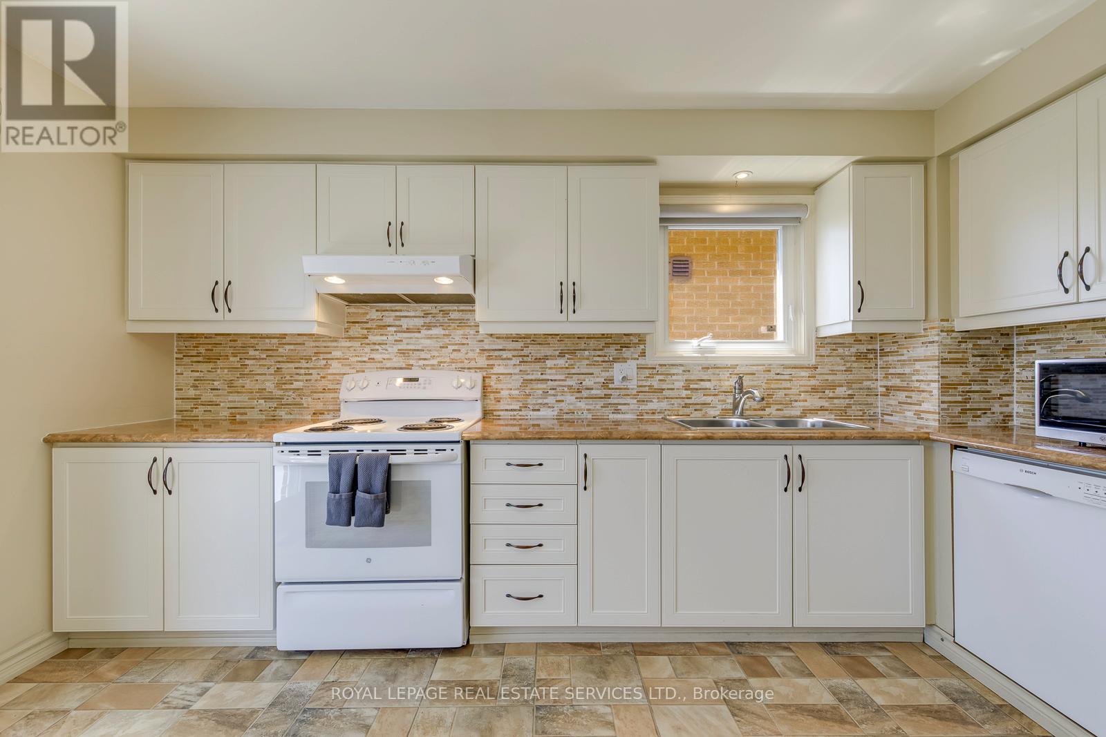 396 Laurentian Avenue, Mississauga, Ontario  L4Z 2J3 - Photo 15 - W13232638