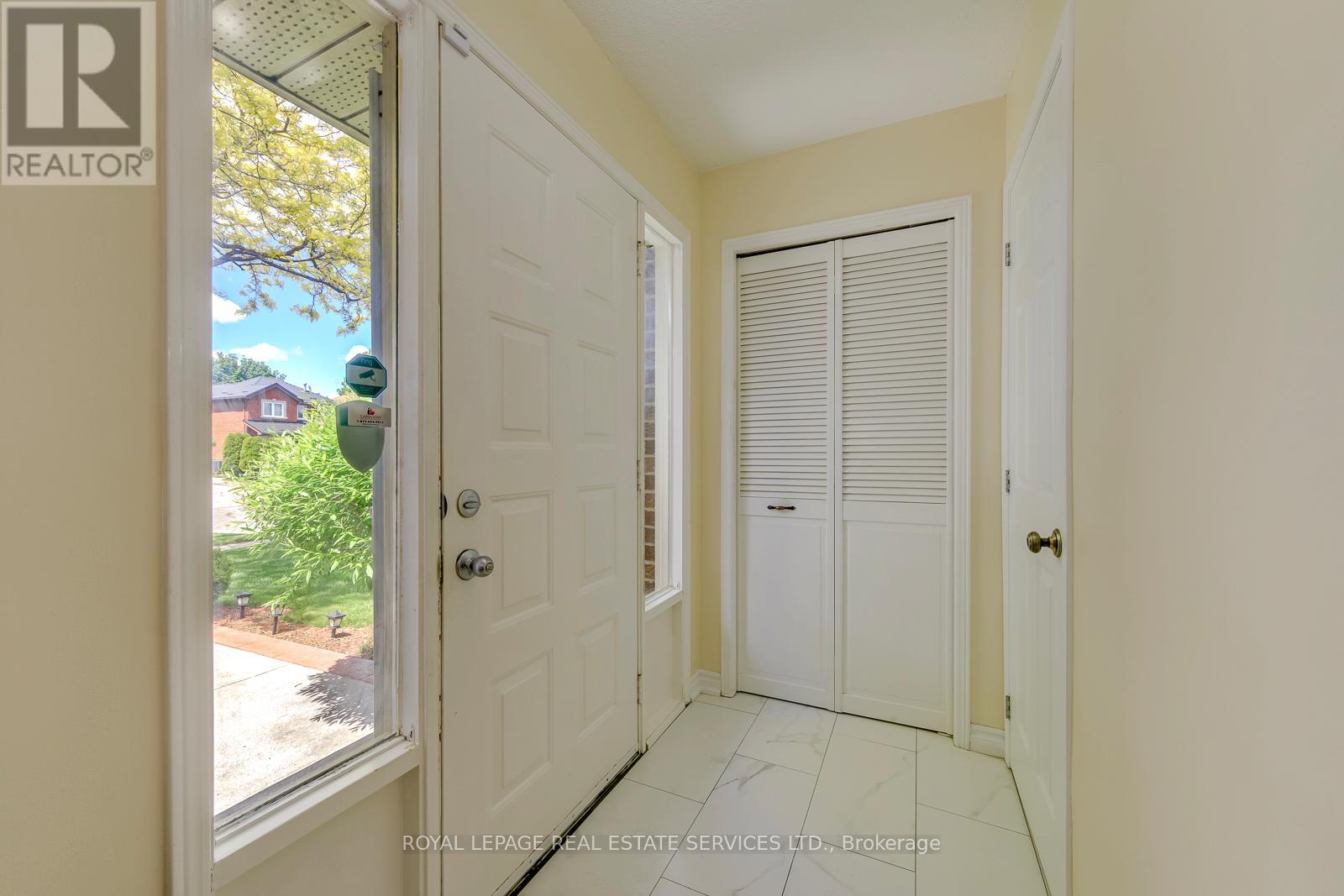 396 Laurentian Avenue, Mississauga, Ontario  L4Z 2J3 - Photo 3 - W13232638