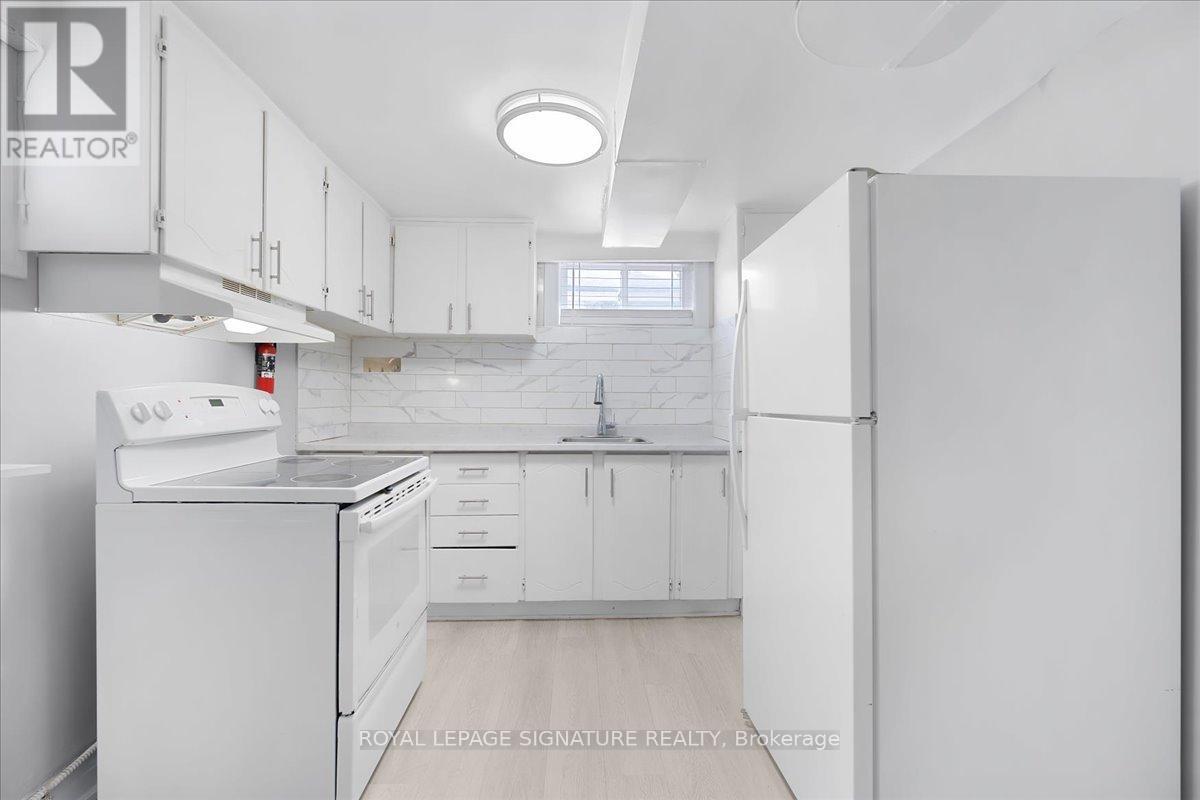 90a Bicknell Avenue, Toronto, Ontario  M6M 4G7 - Photo 25 - W13232664
